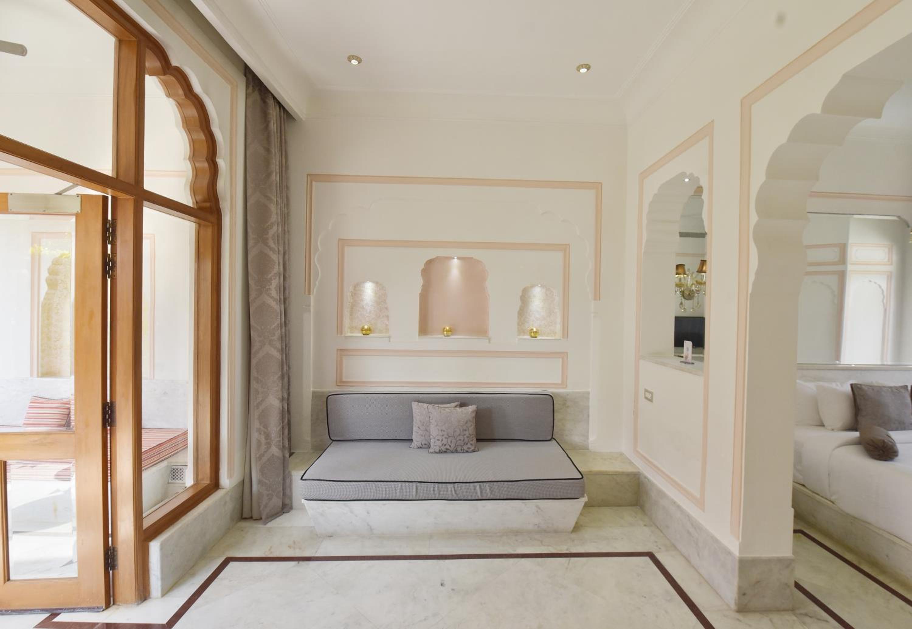 Luxury Villa with Private Pool : Welcome drink on arrival, 2 pints of Kingfisher lager beer, One child up to 10 years complimentary without extra bed,20% discount on all resort services, Complimentary Mini Bar - Photo 3