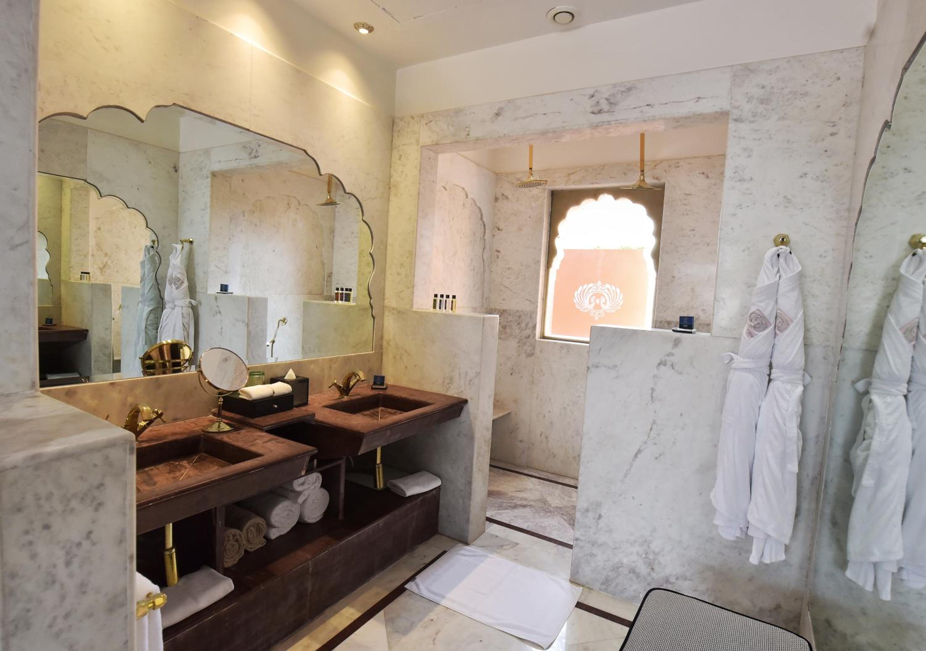 Luxury Villa with Private Pool : Welcome drink on arrival, 2 pints of Kingfisher lager beer, One child up to 10 years complimentary without extra bed,20% discount on all resort services, Complimentary Mini Bar - Photo 5