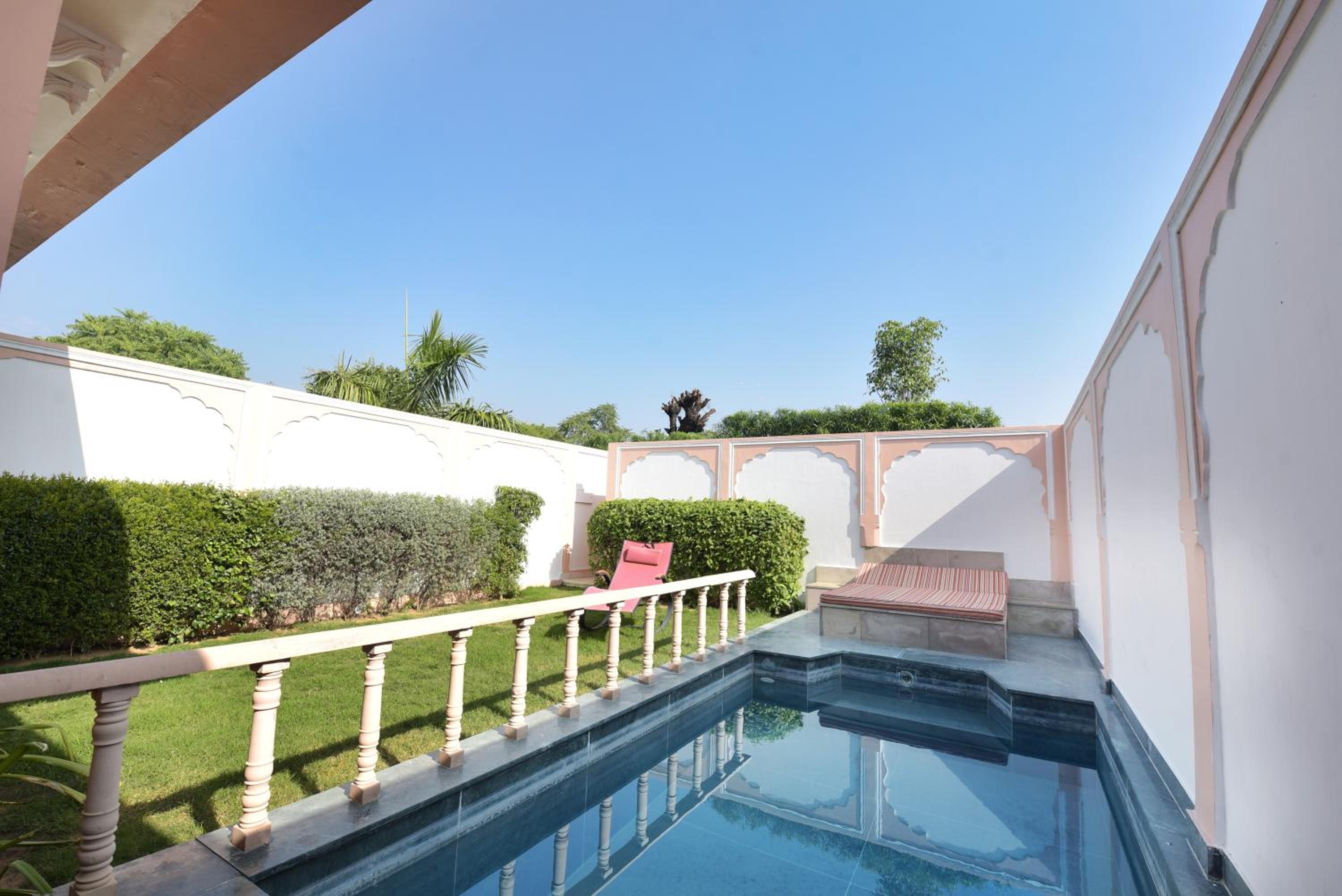 Luxury Villa with Private Pool : Welcome drink on arrival, 2 pints of Kingfisher lager beer, One child up to 10 years complimentary without extra bed,20% discount on all resort services, Complimentary Mini Bar - Photo 6