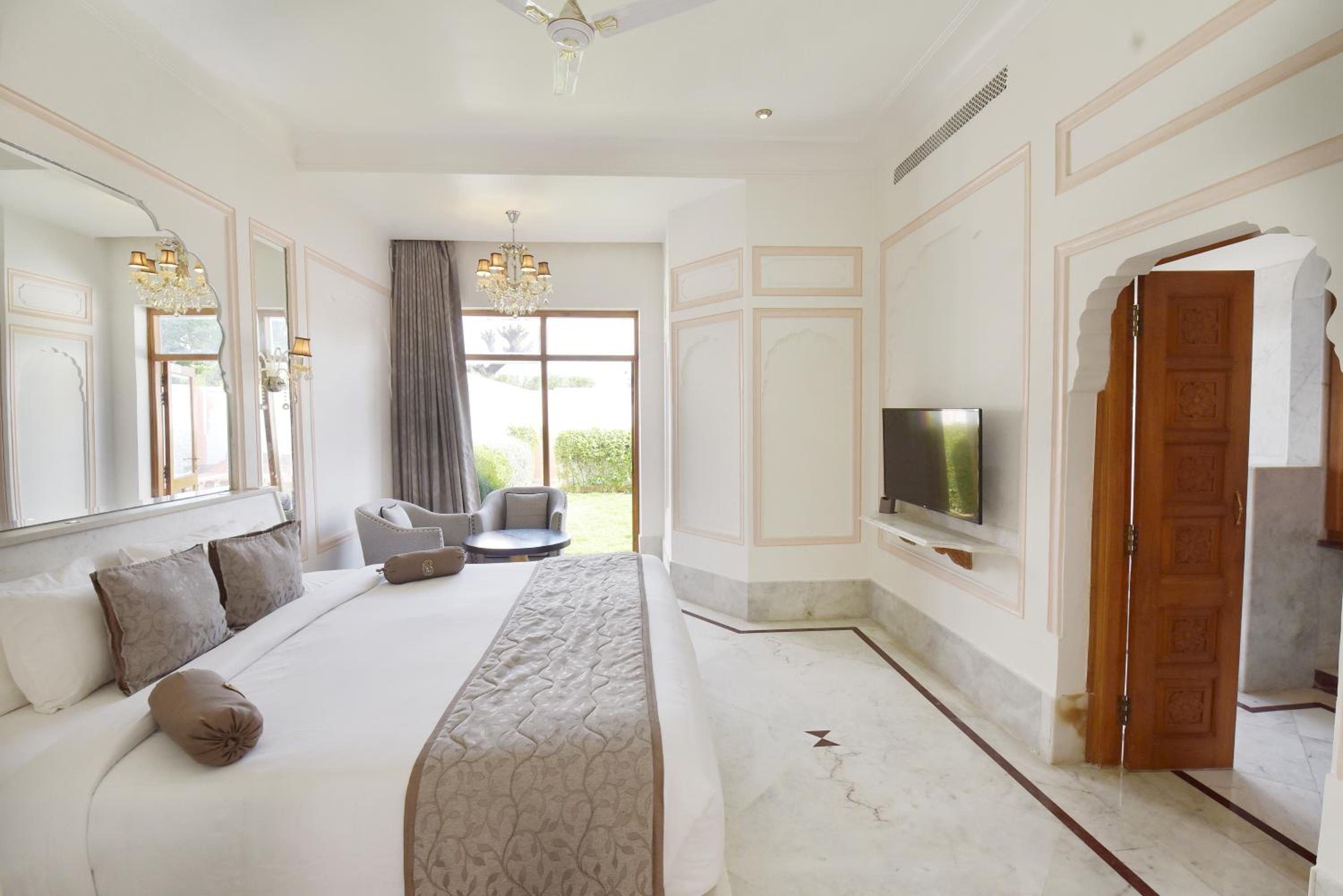 Luxury Villa with Private Pool : Welcome drink on arrival, 2 pints of Kingfisher lager beer, One child up to 10 years complimentary without extra bed,20% discount on all resort services, Complimentary Mini Bar - Photo 7