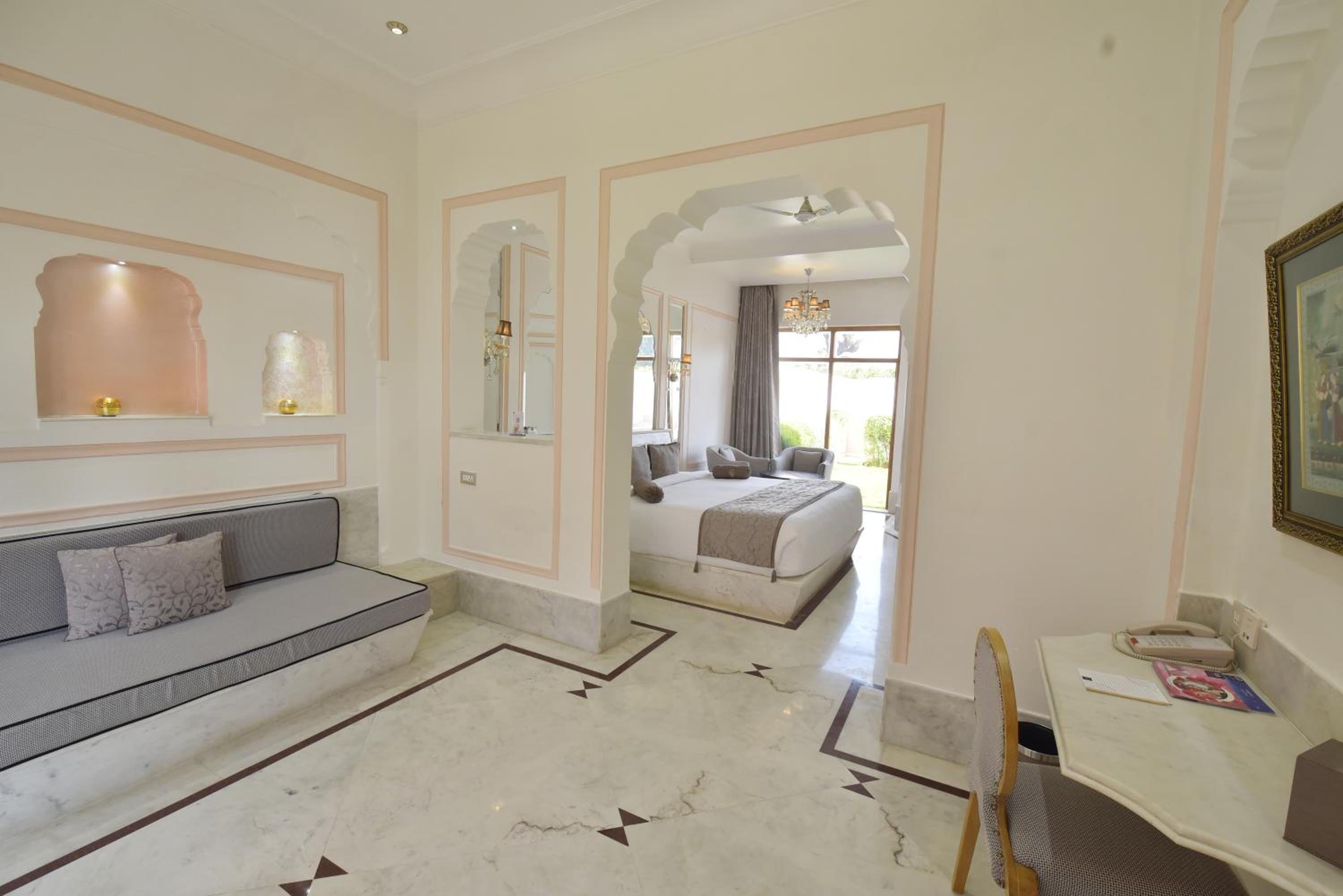 Luxury Villa with Private Pool : Welcome drink on arrival, 2 pints of Kingfisher lager beer, One child up to 10 years complimentary without extra bed,20% discount on all resort services, Complimentary Mini Bar - Photo 13