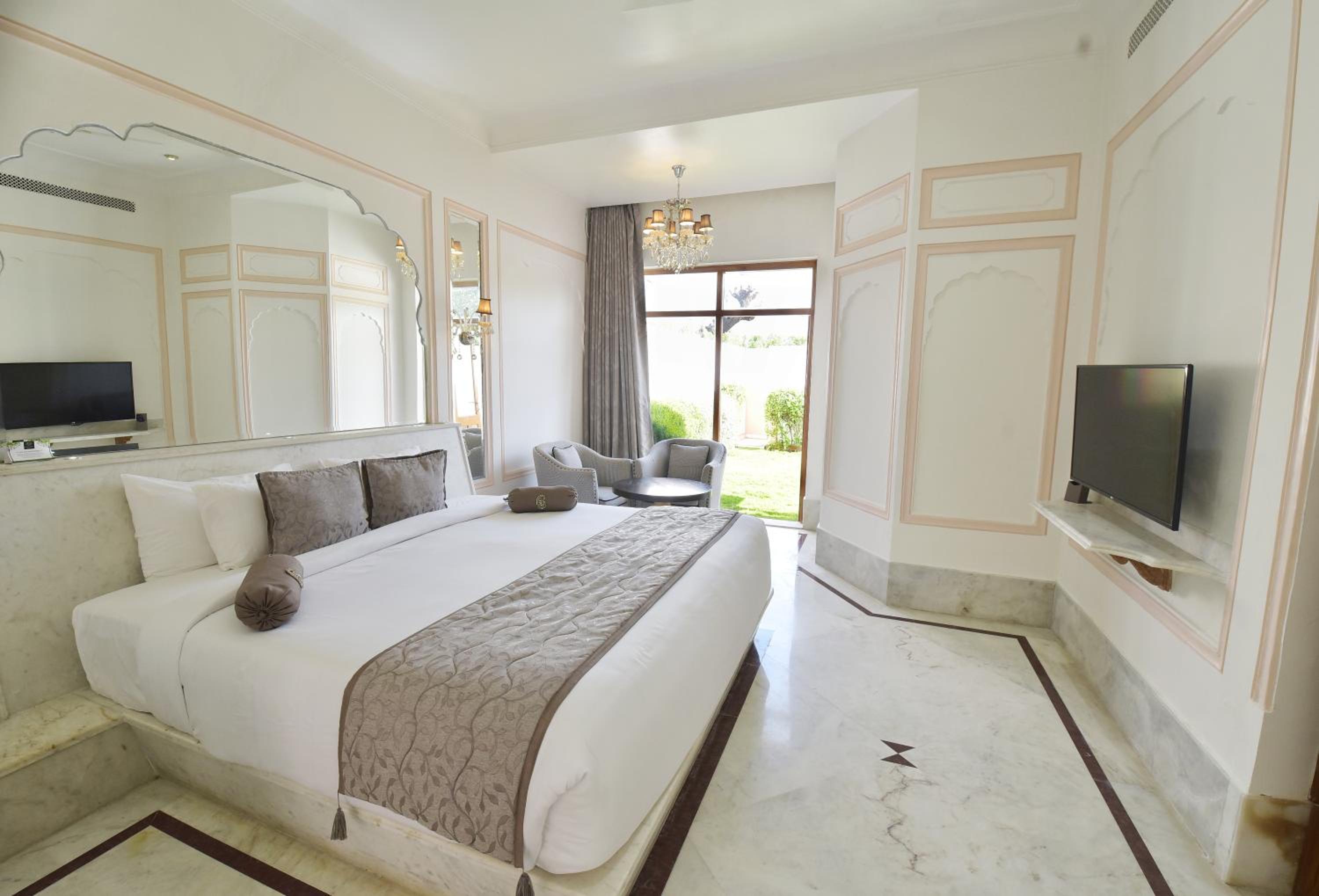 Luxury Villa with Private Pool : Welcome drink on arrival, 2 pints of Kingfisher lager beer, One child up to 10 years complimentary without extra bed,20% discount on all resort services, Complimentary Mini Bar - Photo 12