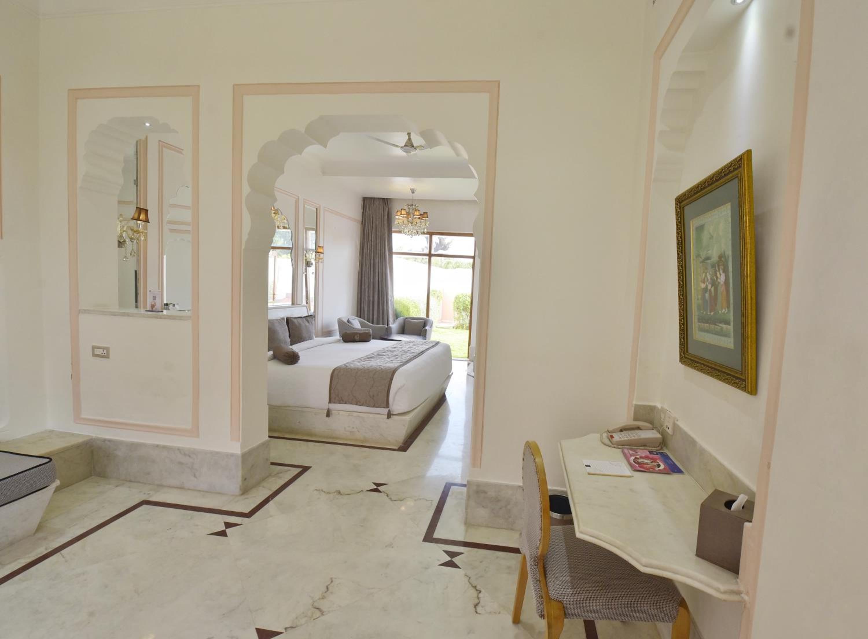 Luxury Villa with Private Pool : Welcome drink on arrival, 2 pints of Kingfisher lager beer, One child up to 10 years complimentary without extra bed,20% discount on all resort services, Complimentary Mini Bar - Photo 11