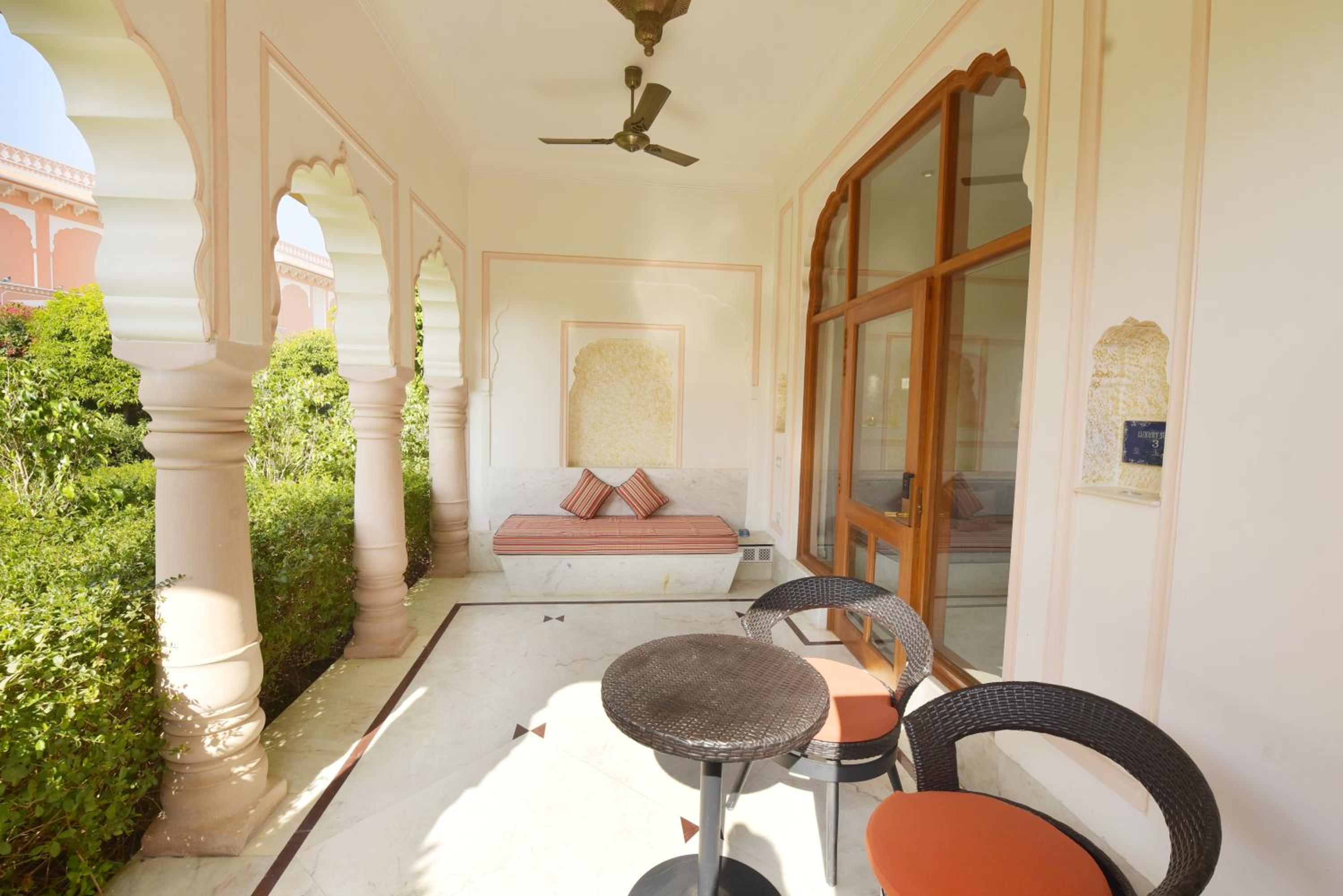 Luxury Villa with Private Pool : Welcome drink on arrival, 2 pints of Kingfisher lager beer, One child up to 10 years complimentary without extra bed,20% discount on all resort services, Complimentary Mini Bar - Photo 2