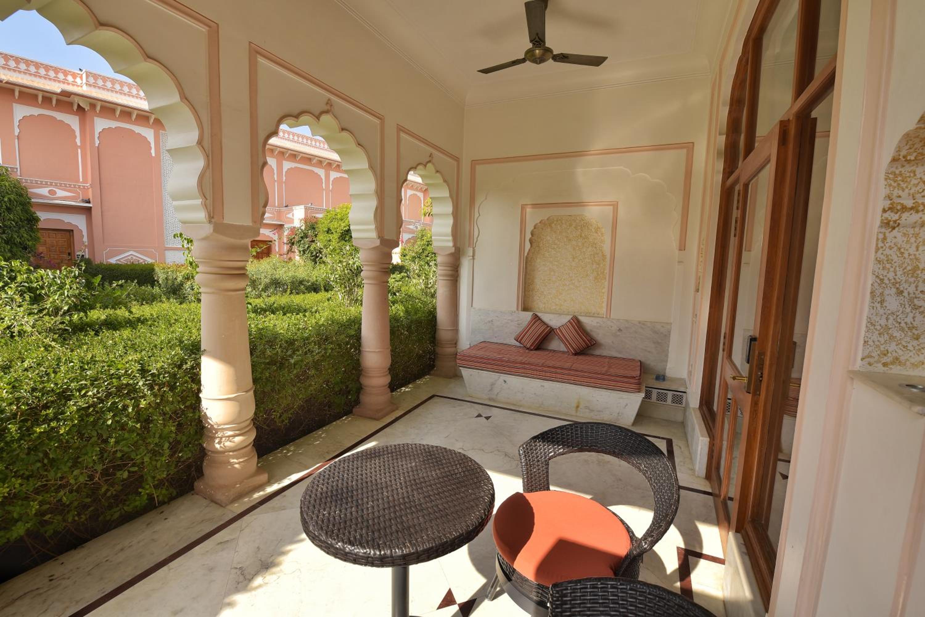 Luxury Villa with Private Pool : Welcome drink on arrival, 2 pints of Kingfisher lager beer, One child up to 10 years complimentary without extra bed,20% discount on all resort services, Complimentary Mini Bar - Photo 10