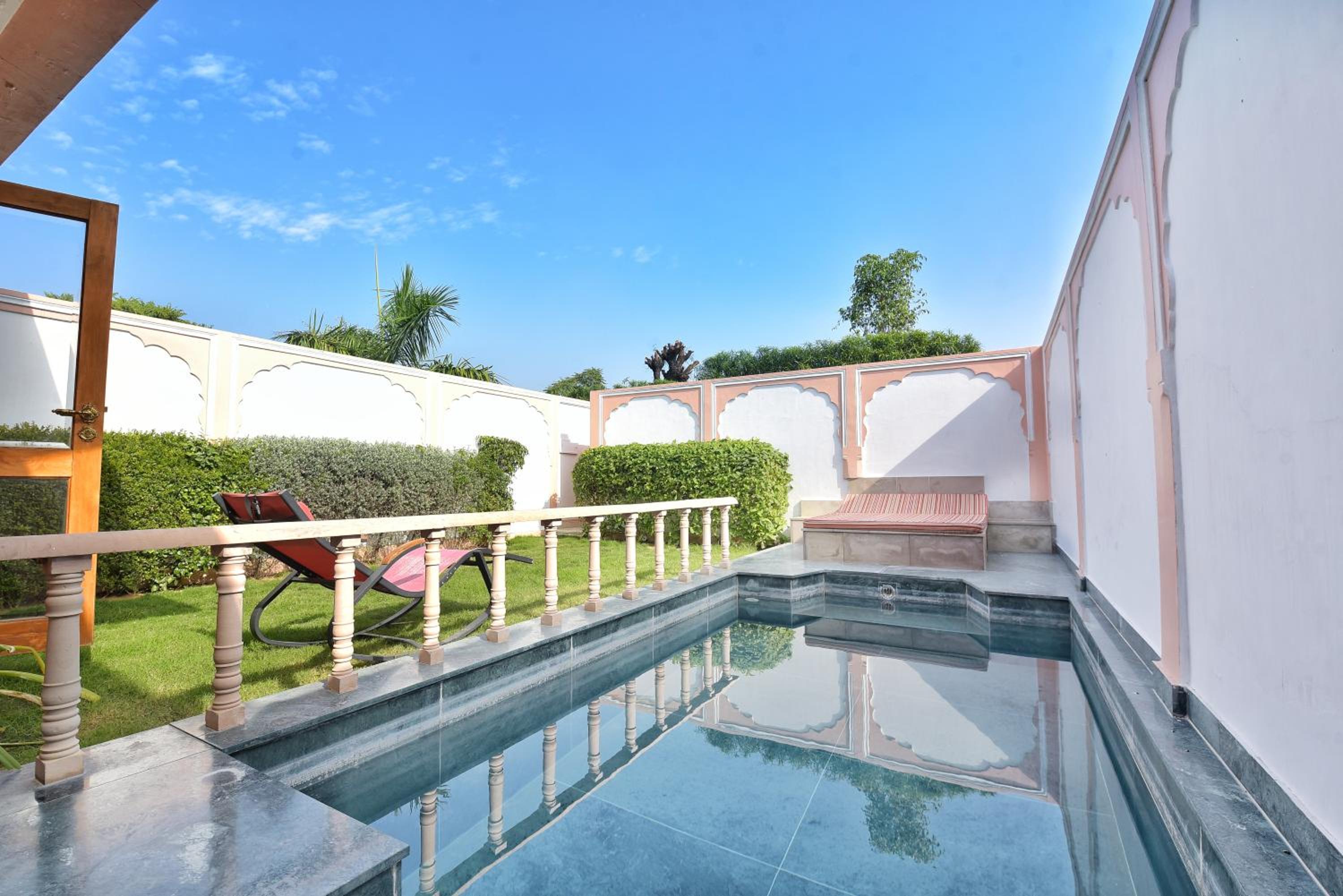 Luxury Villa with Private Pool : Welcome drink on arrival, 2 pints of Kingfisher lager beer, One child up to 10 years complimentary without extra bed,20% discount on all resort services, Complimentary Mini Bar - Photo 9
