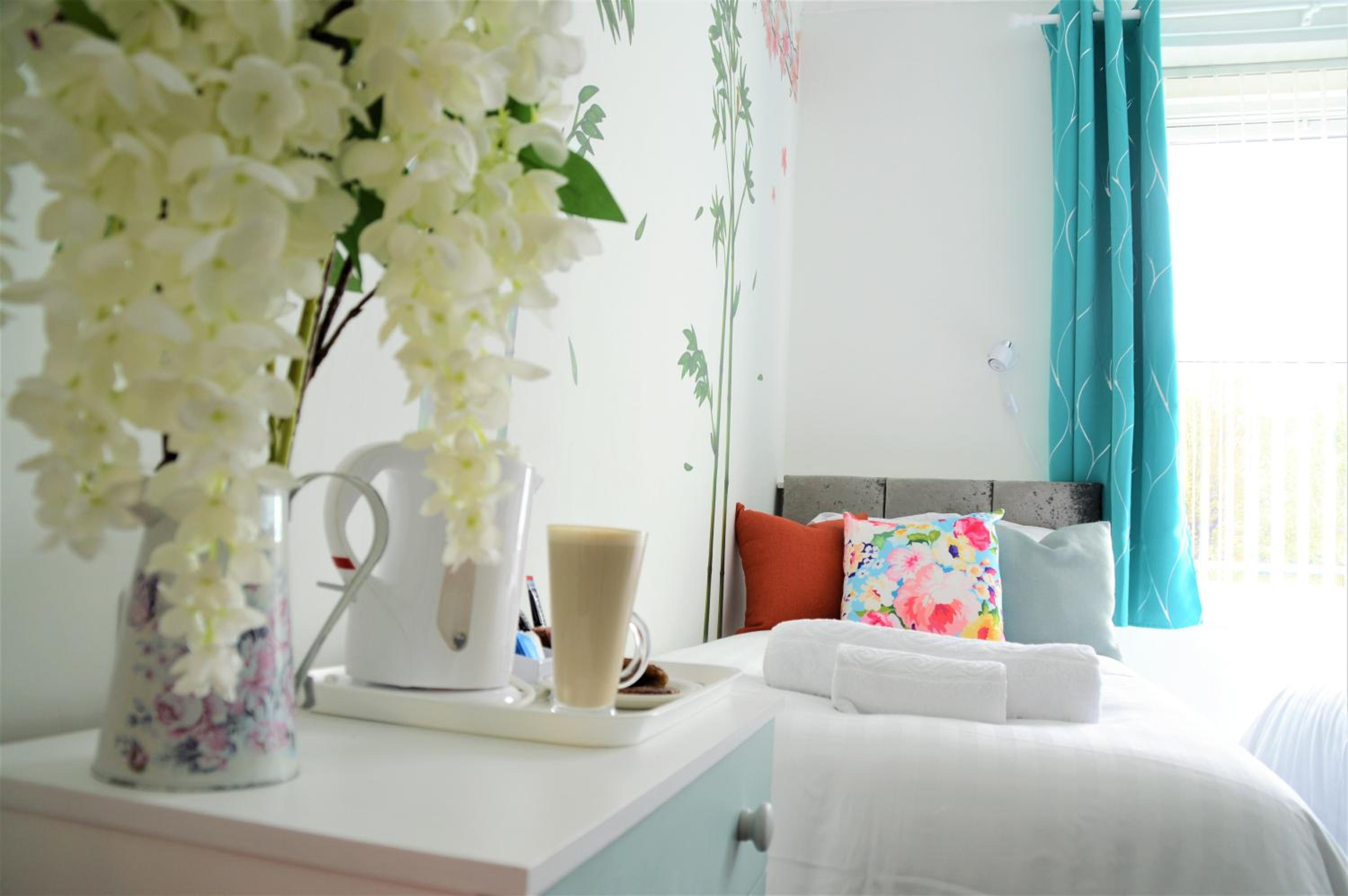 Twin Room with Private Bathroom photo 2