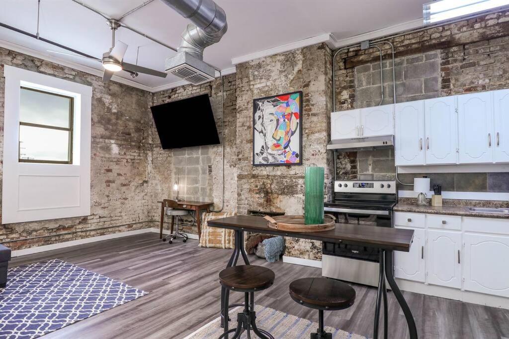 One-Bedroom Apartment photo 2