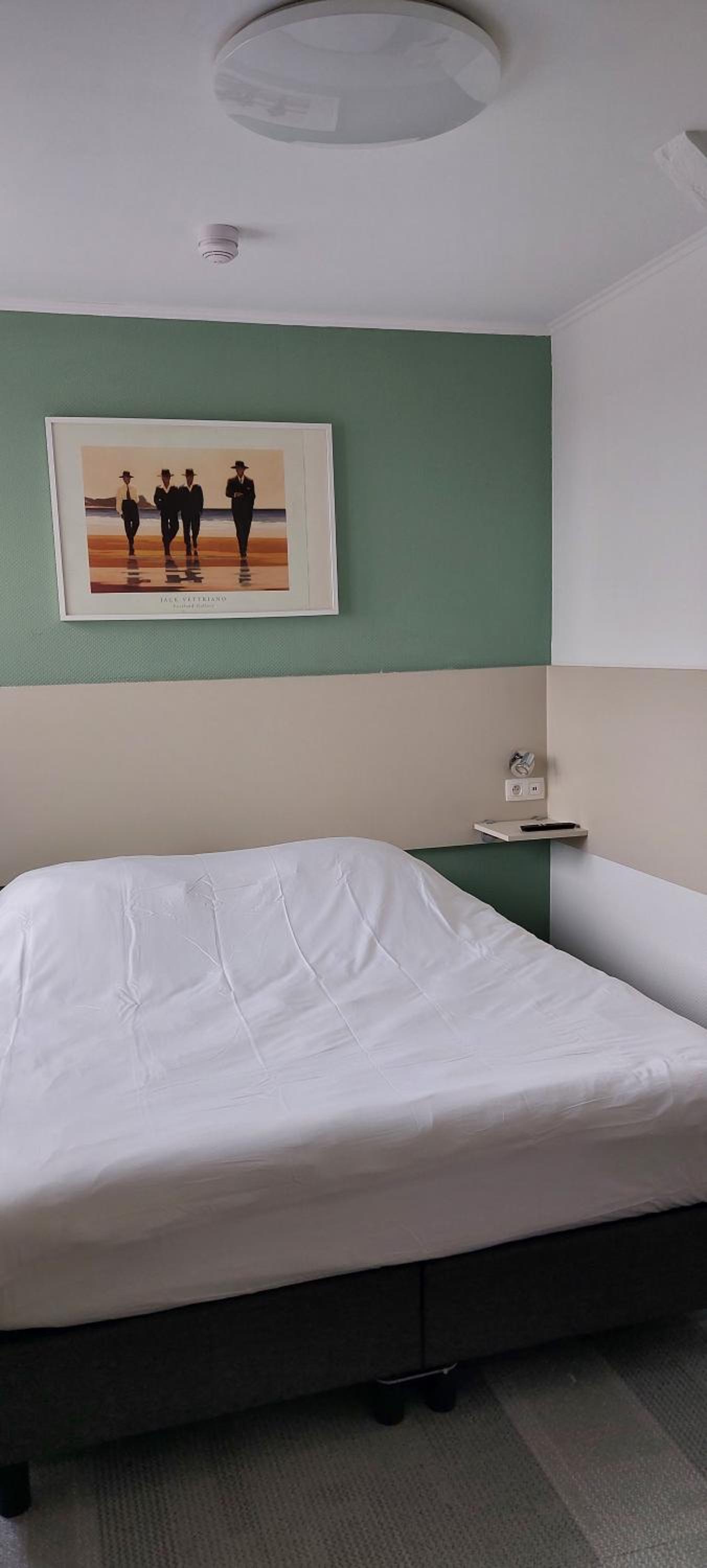 One-Bedroom Apartment - Photo 1