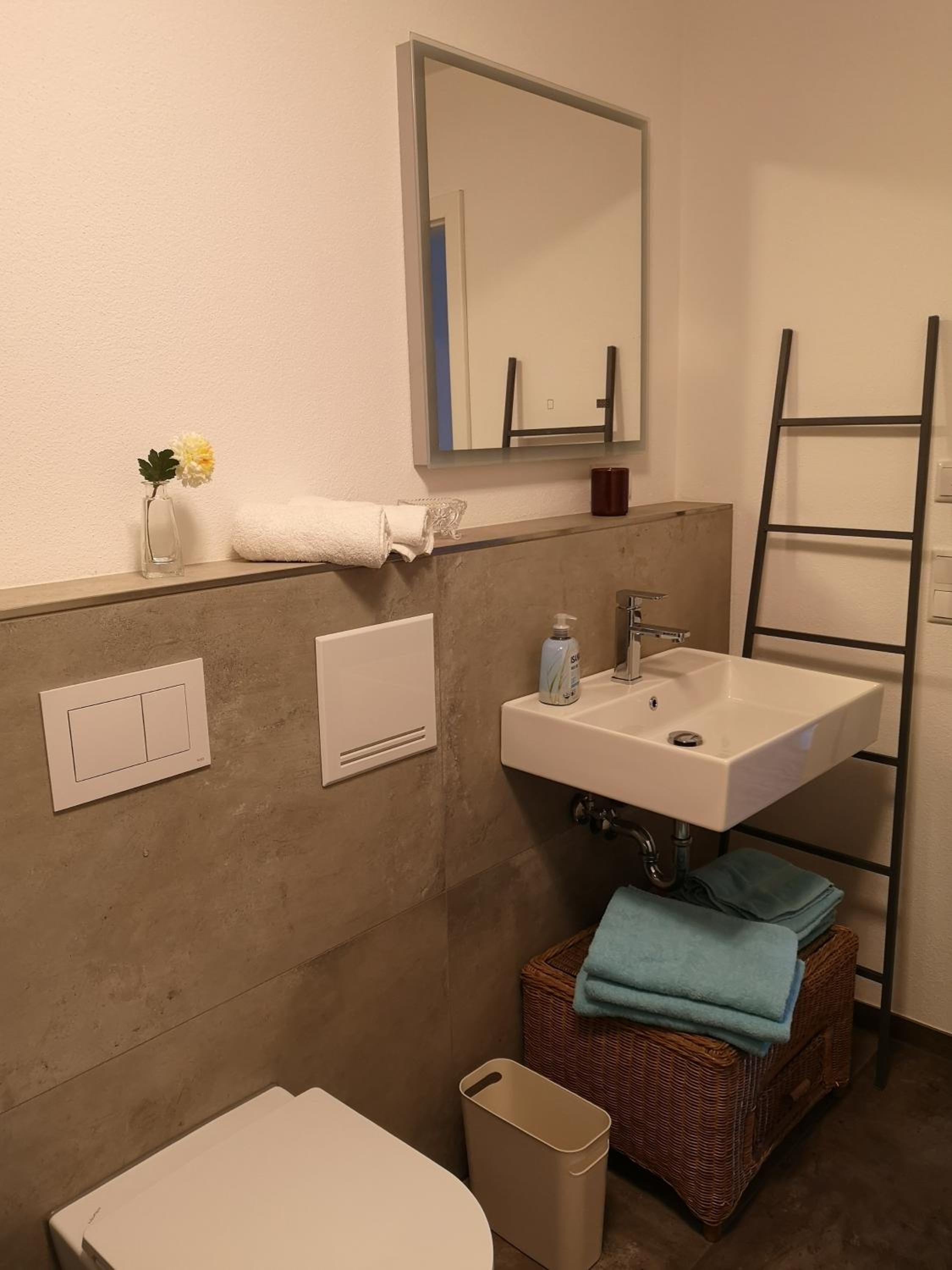 One-Bedroom Apartment photo 3