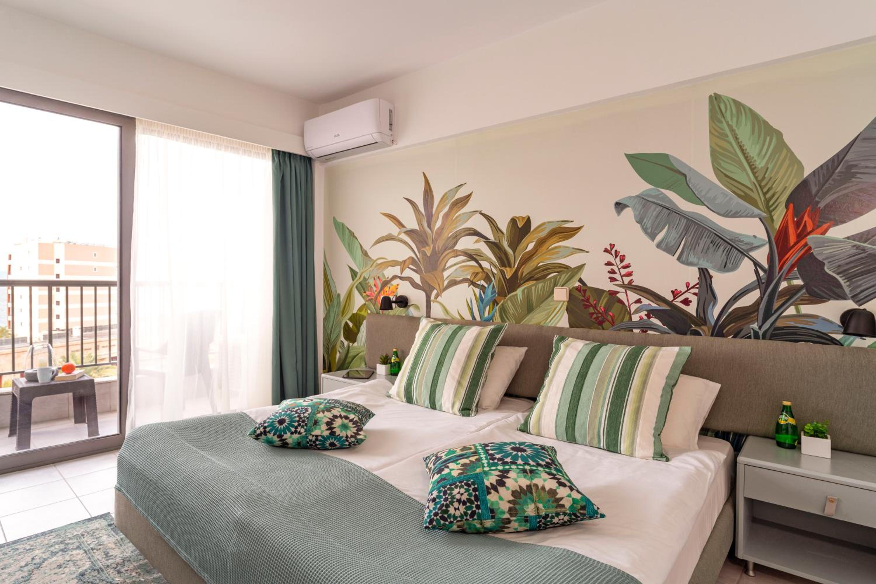 Double Room with Balcony and Sea View - Photo 2