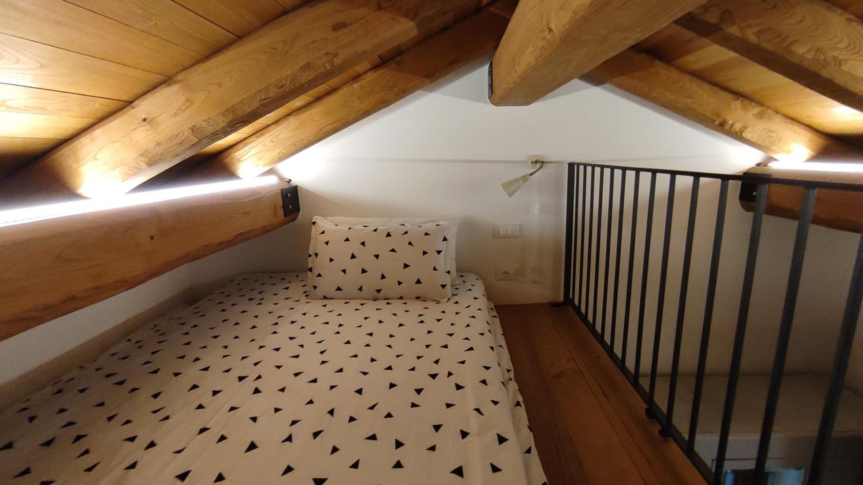 Double or Twin Room with Private Bathroom photo 2
