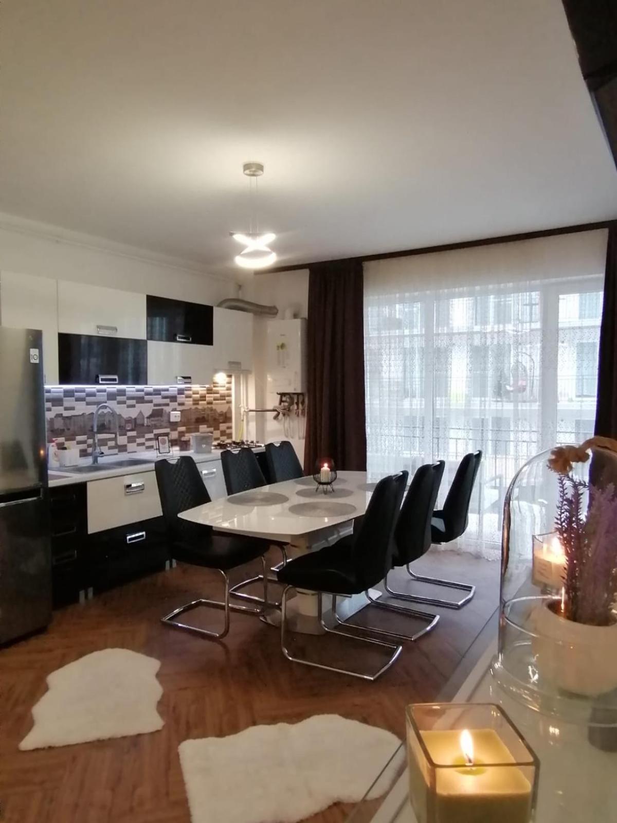 One-Bedroom Apartment - Photo 3