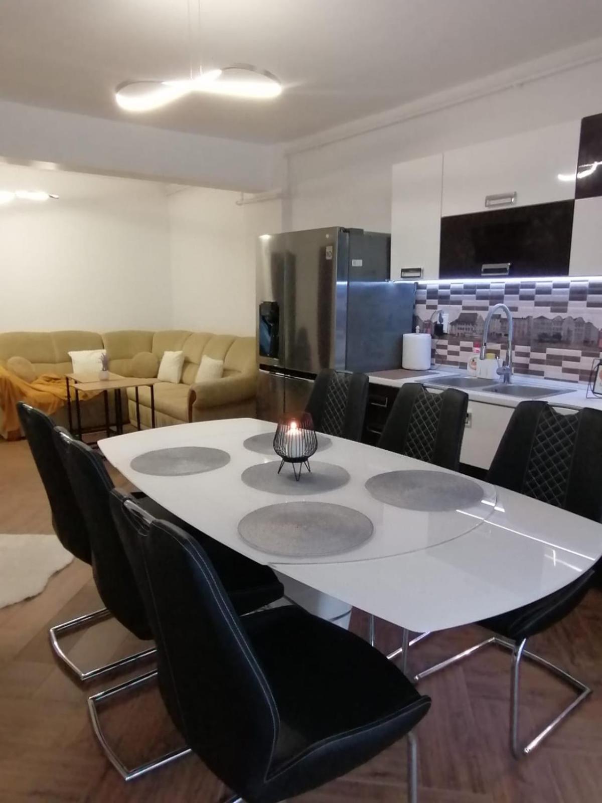One-Bedroom Apartment - Photo 6