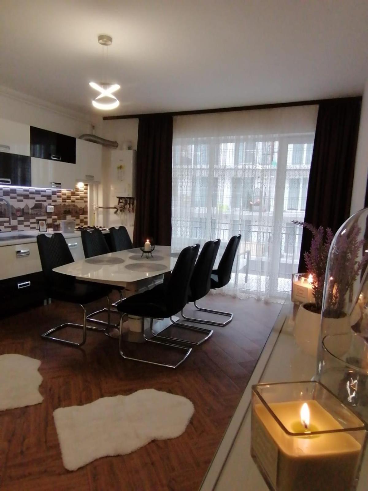 One-Bedroom Apartment - Photo 2