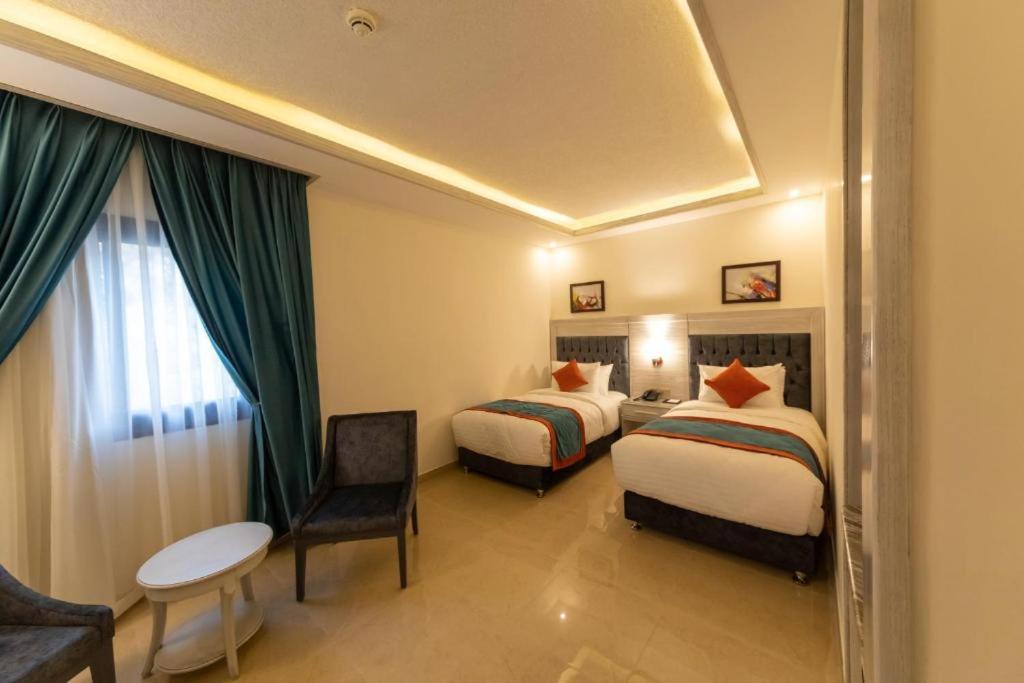 Standard Twin Room photo 2