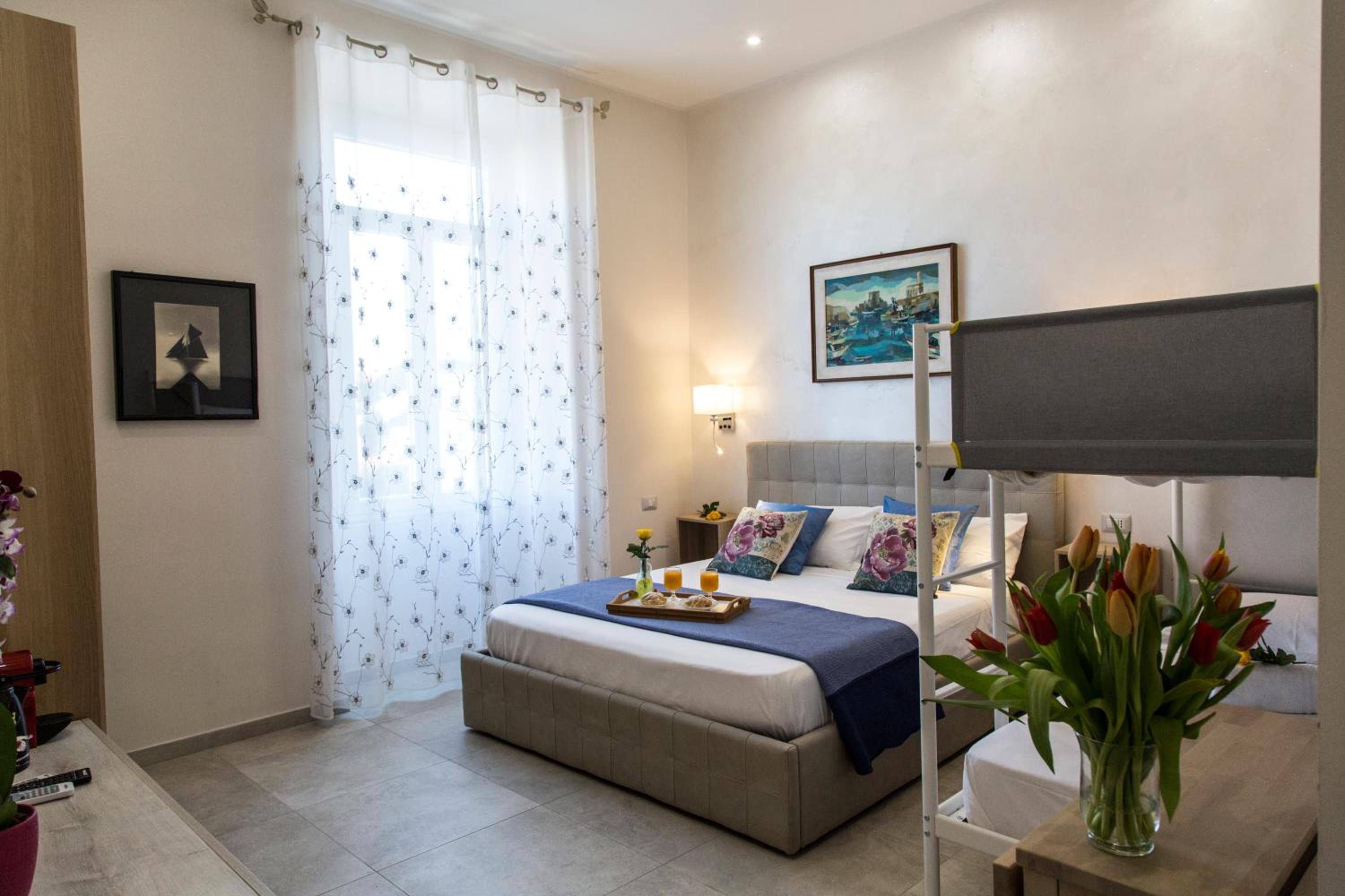 Large Double Room photo 1