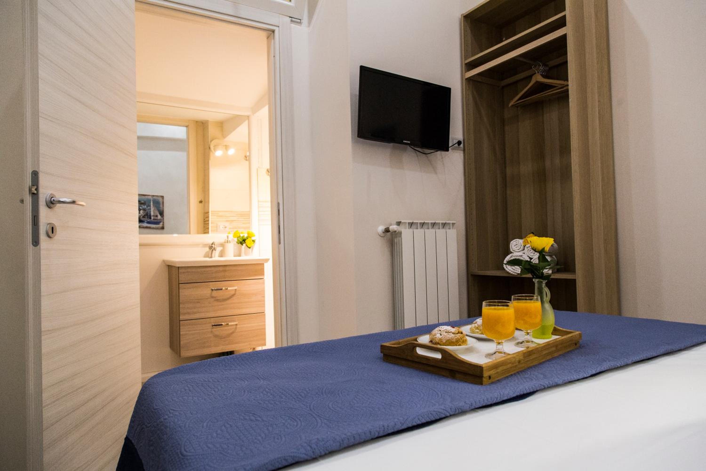 Economy Double Room photo 3