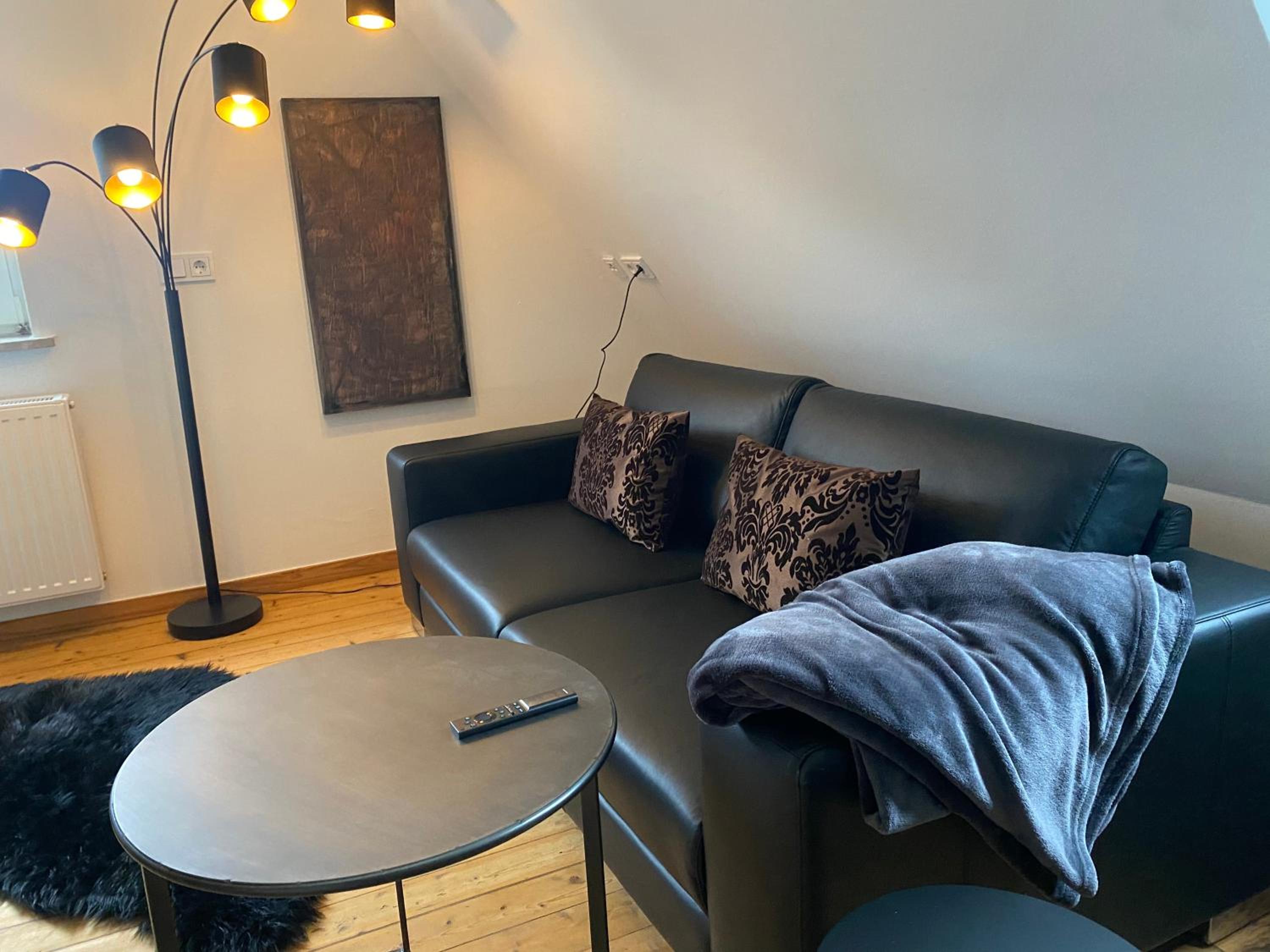 One-Bedroom Apartment photo 1