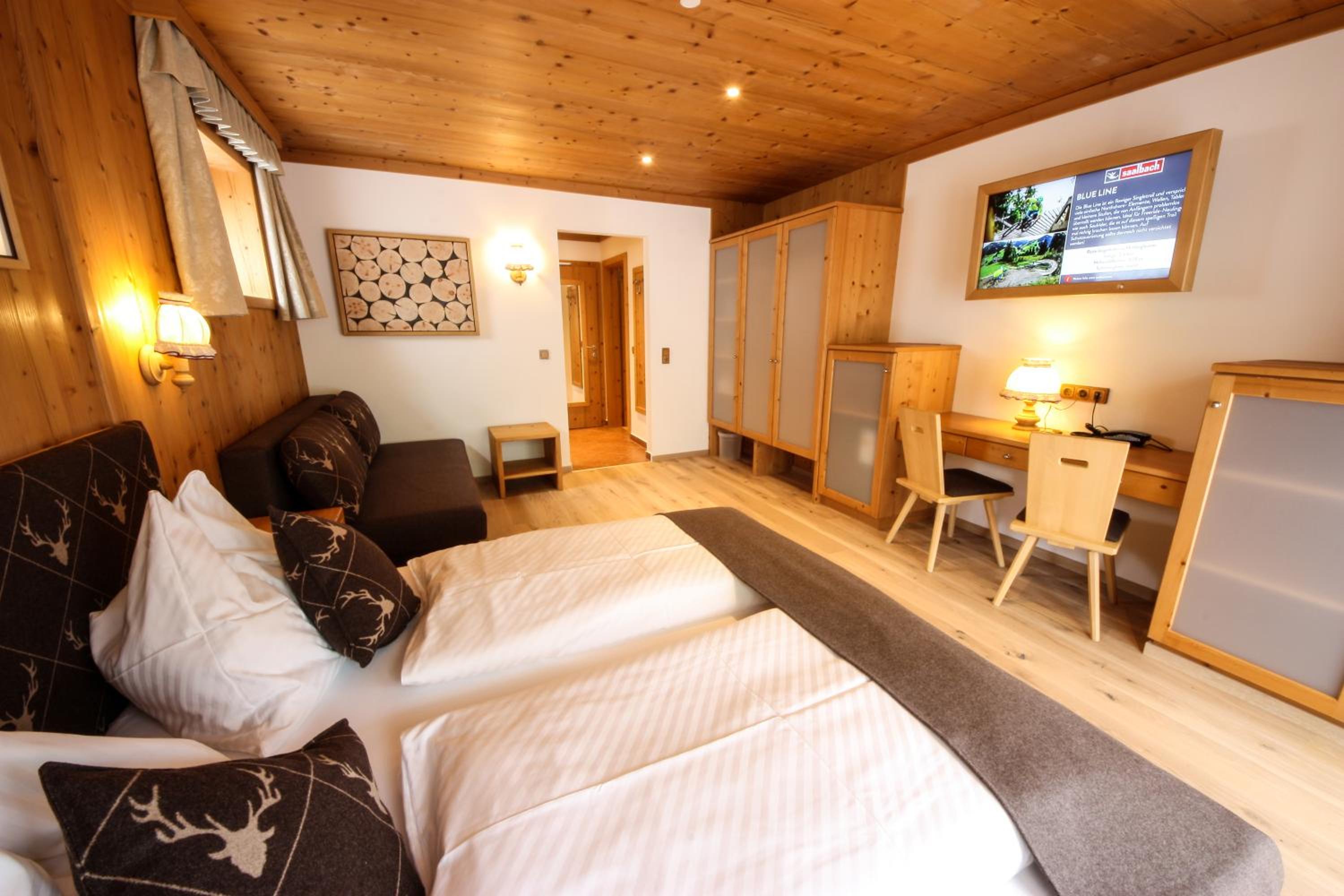 Junior Suite with Balcony - Photo 1