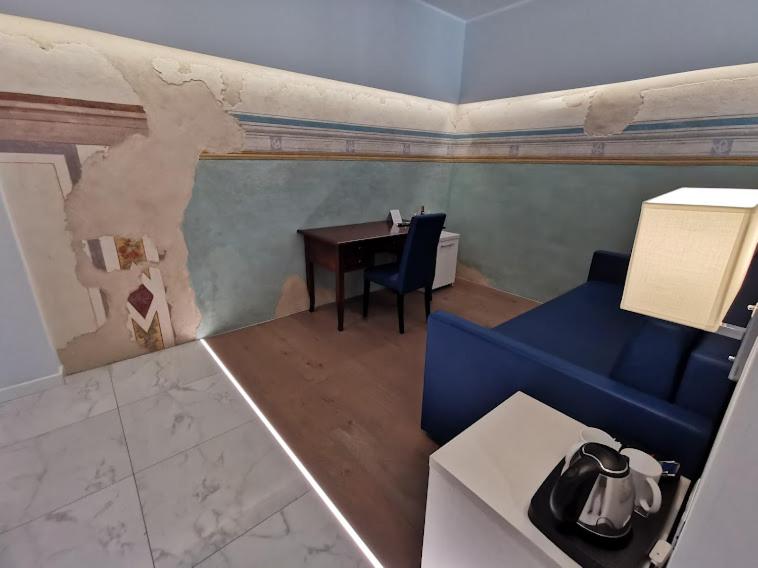 Deluxe Double or Twin Room with City View - Photo 2
