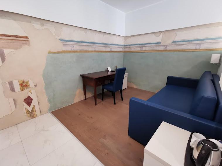 Deluxe Double or Twin Room with City View - Photo 12