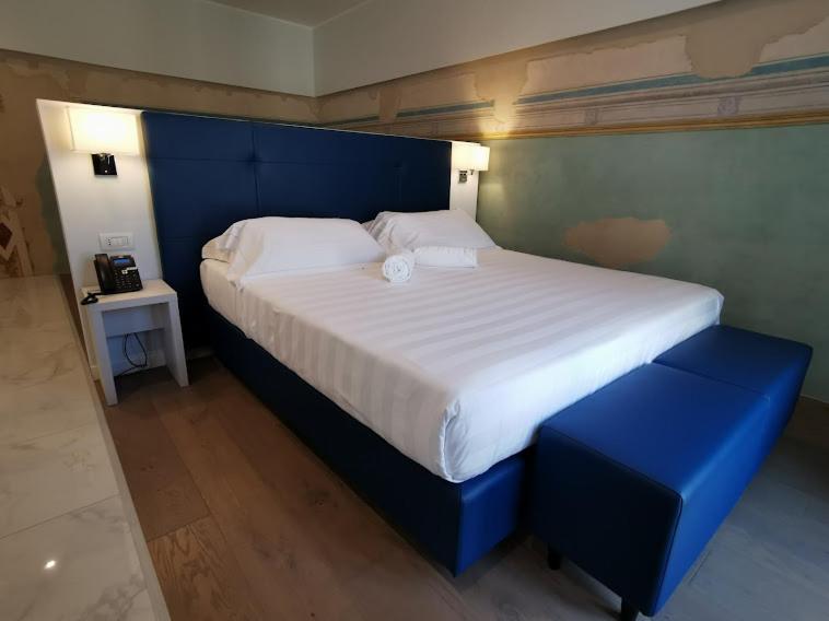 Deluxe Double or Twin Room with City View - Photo 4
