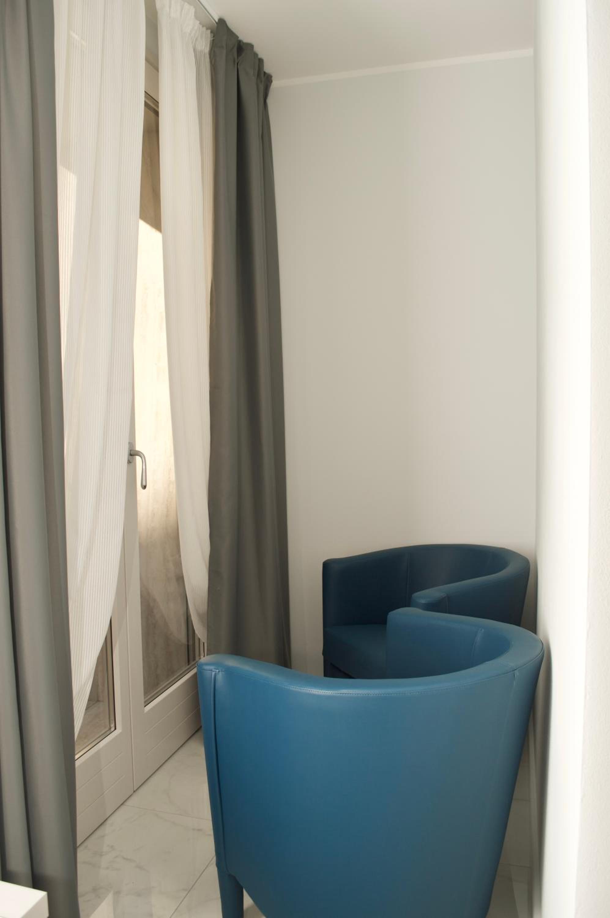 Deluxe Double or Twin Room with Balcony - Photo 2
