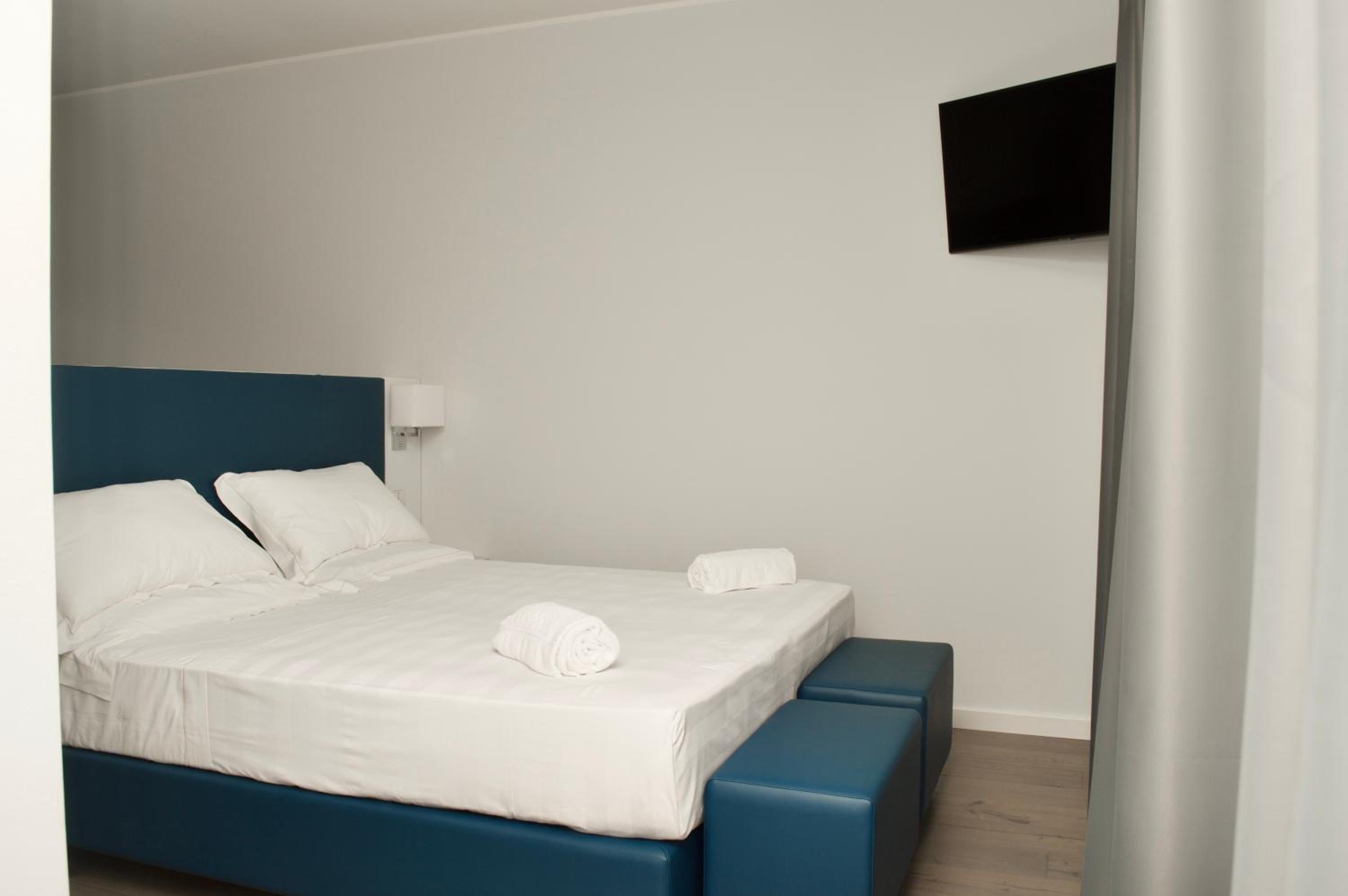 Deluxe Double or Twin Room with Balcony - Photo 4