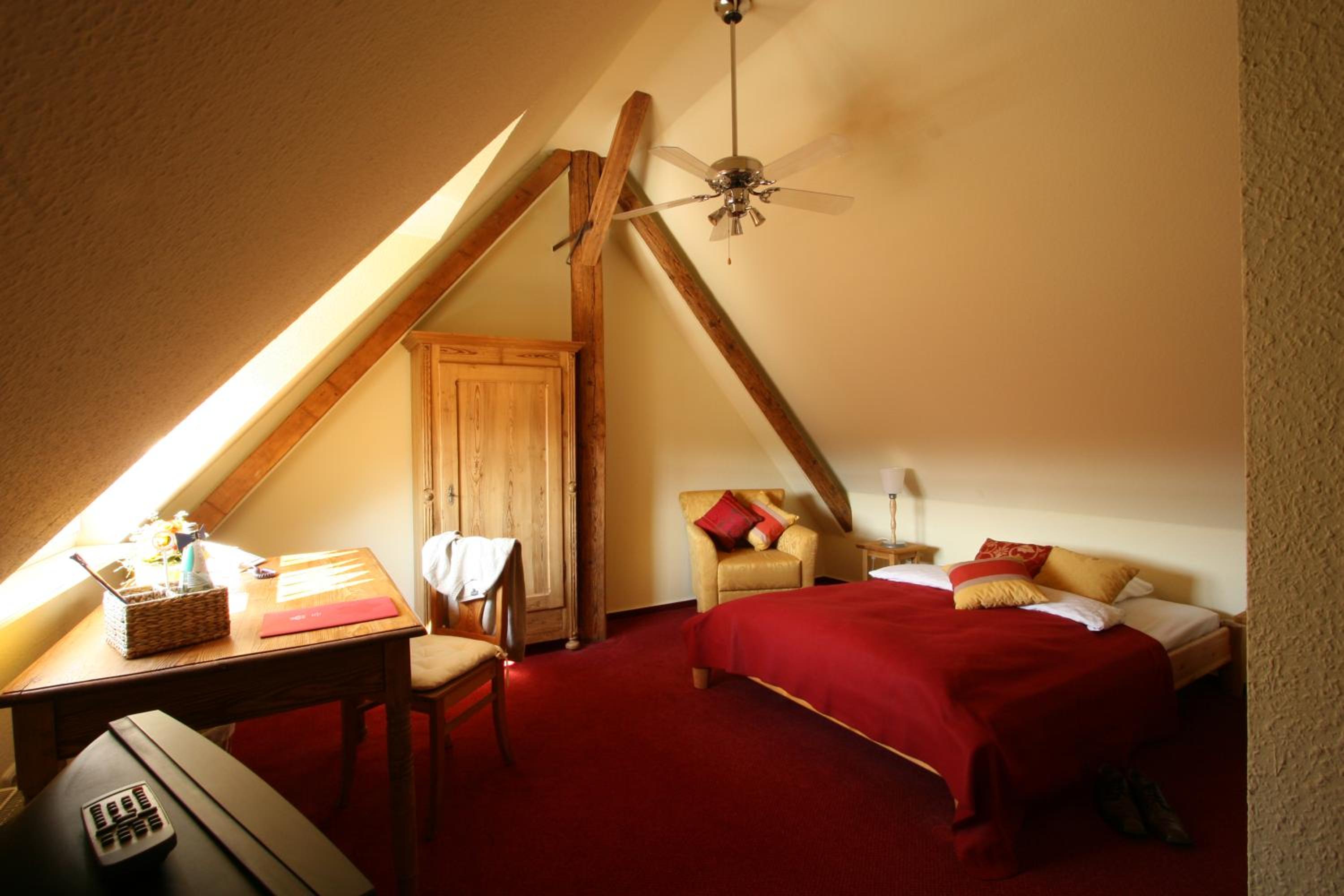 Double Room (1 Adult)