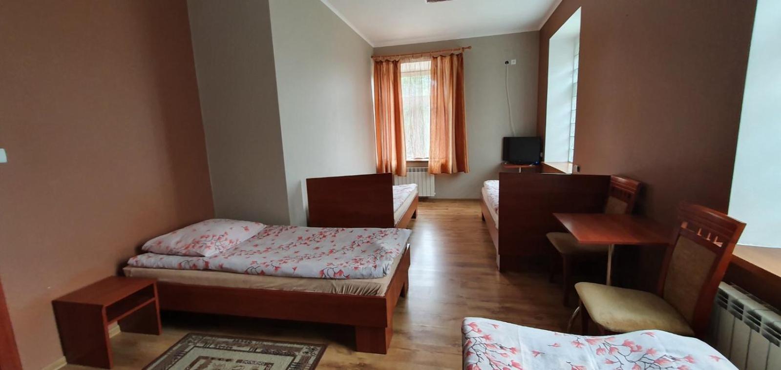 Triple Room with Shared Bathroom - Photo 2