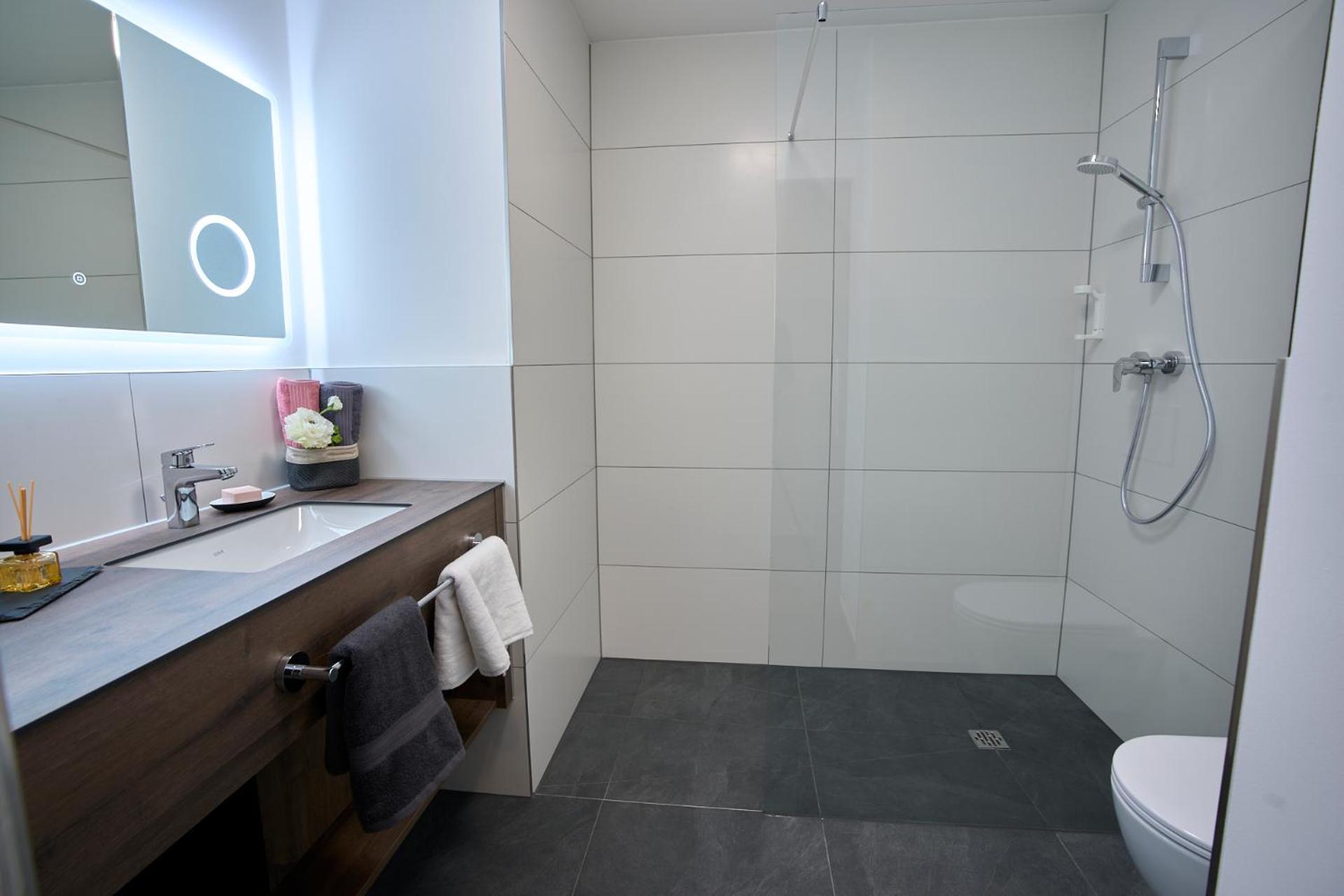 Deluxe Double Room with Balcony photo 3