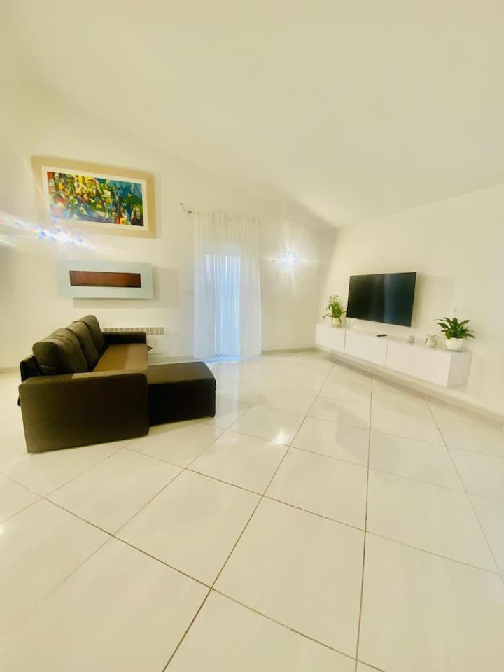 Three-Bedroom Apartment photo 1