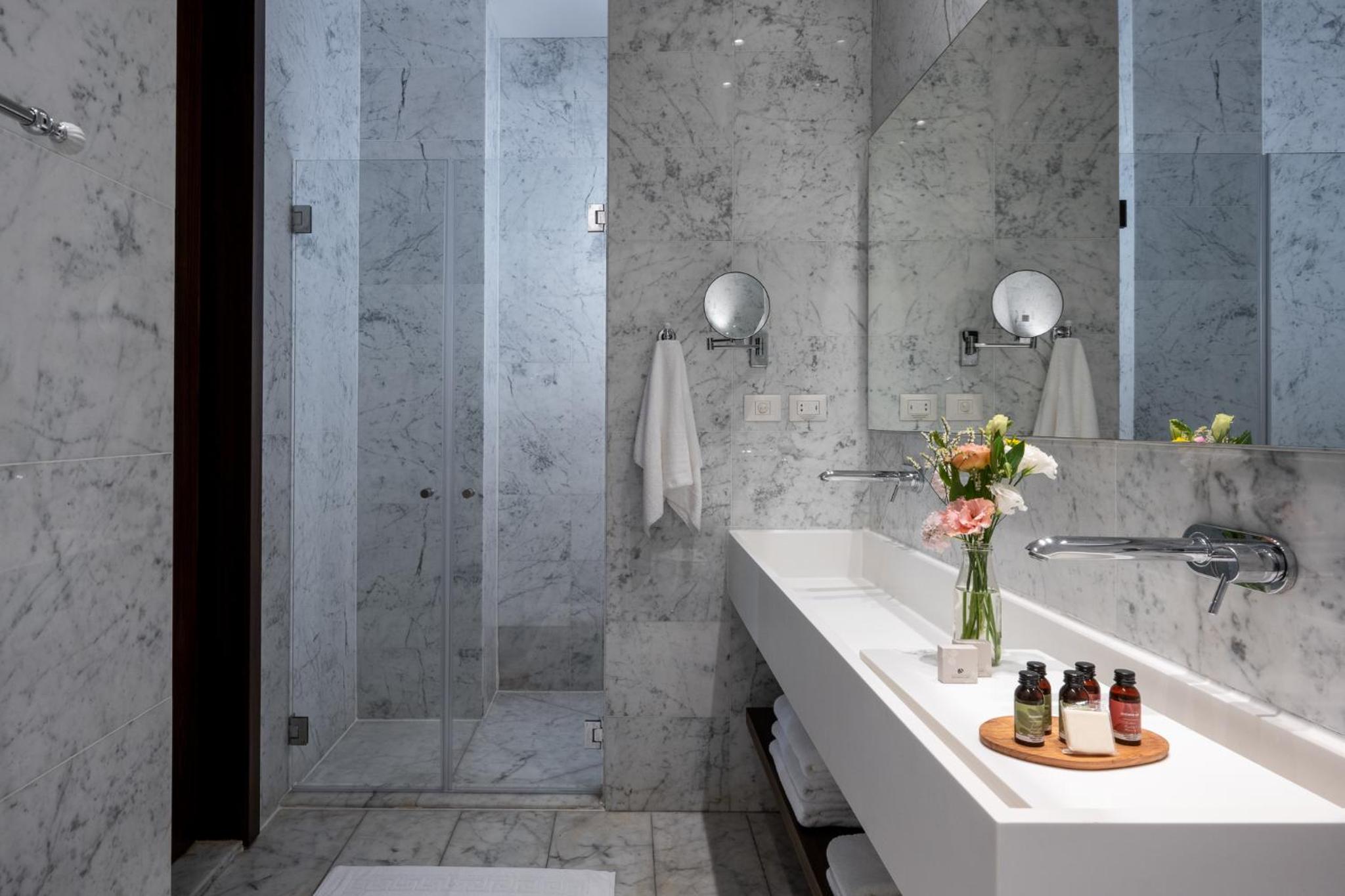 Executive King Suite with Spa Bath - Non-smoking