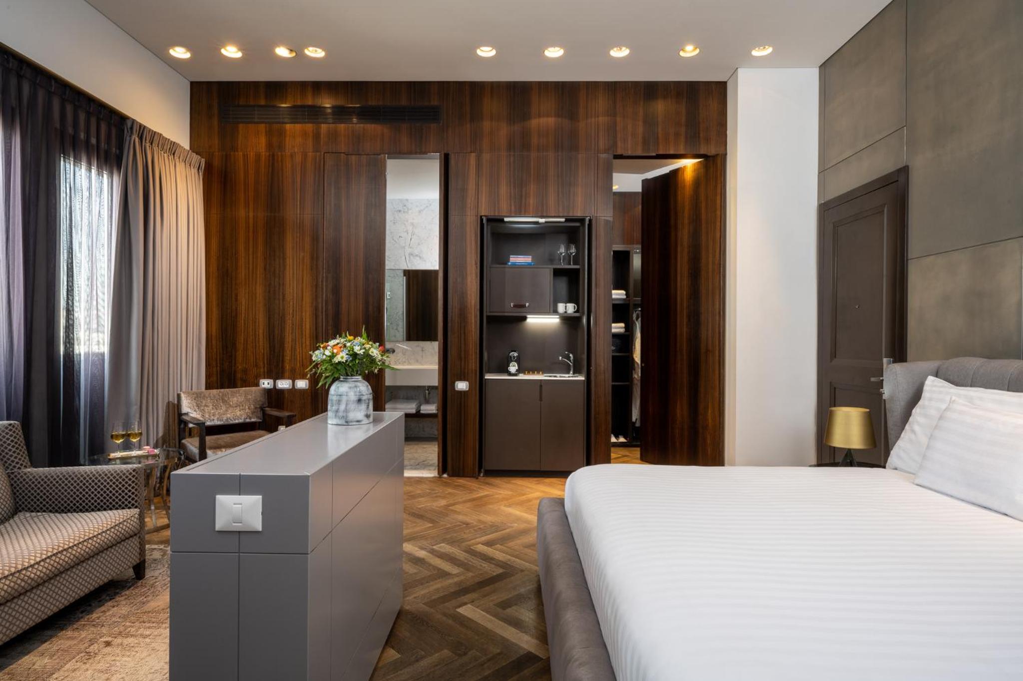 Executive King Suite with Spa Bath - Non-smoking