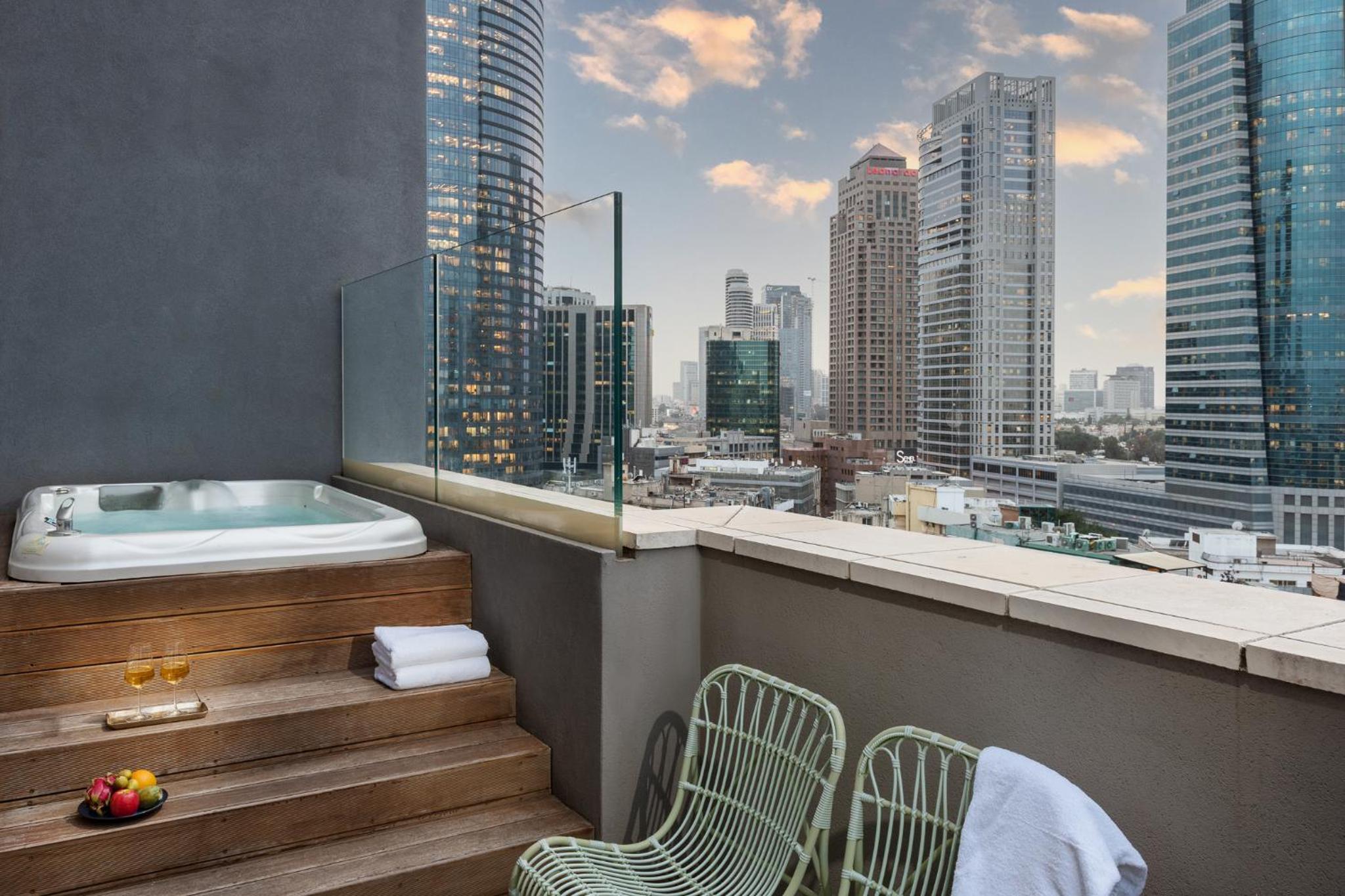 Executive King Suite with Spa Bath - Non-smoking thumbnail 5