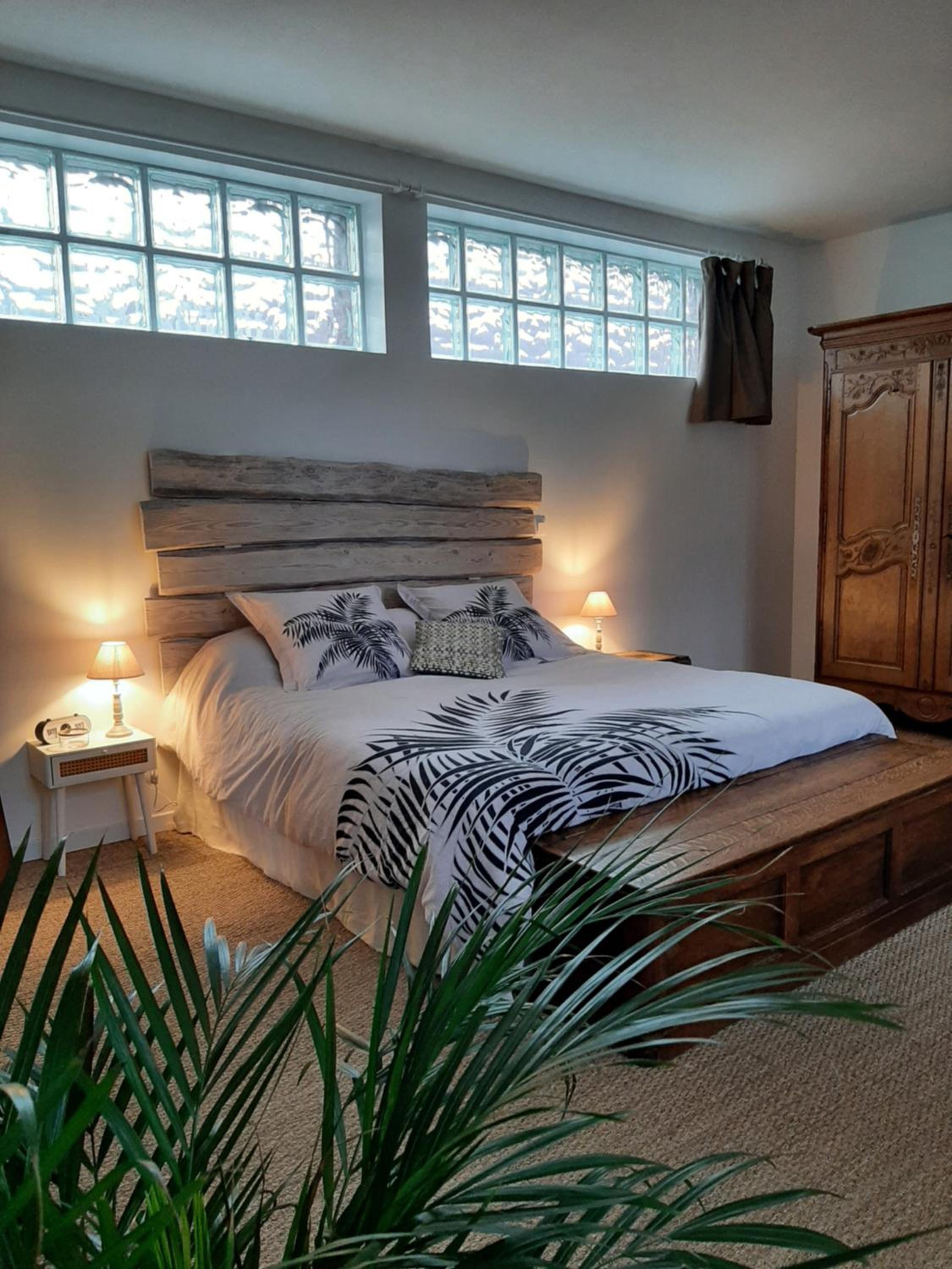 Double Room with Pool View - Photo 23