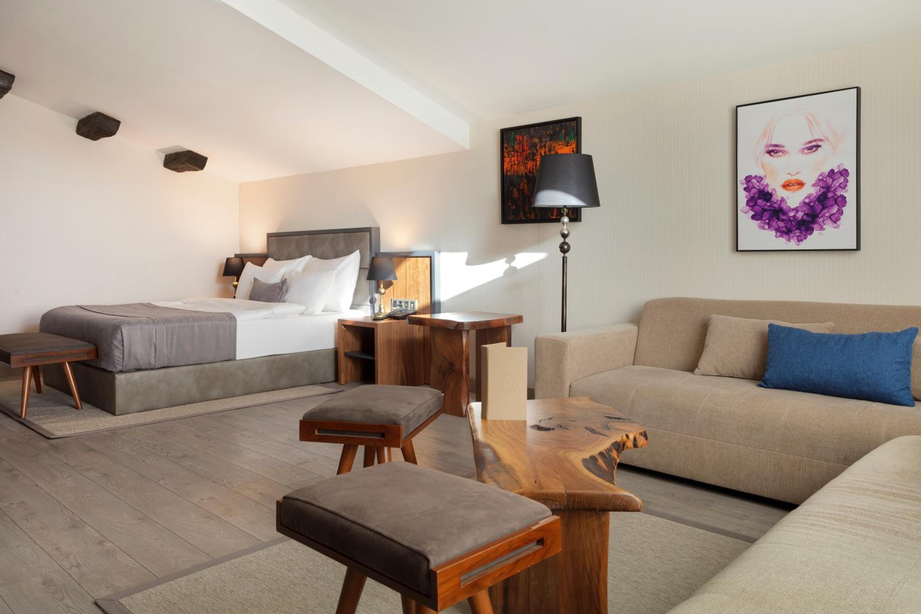 Deluxe Suite photo 2