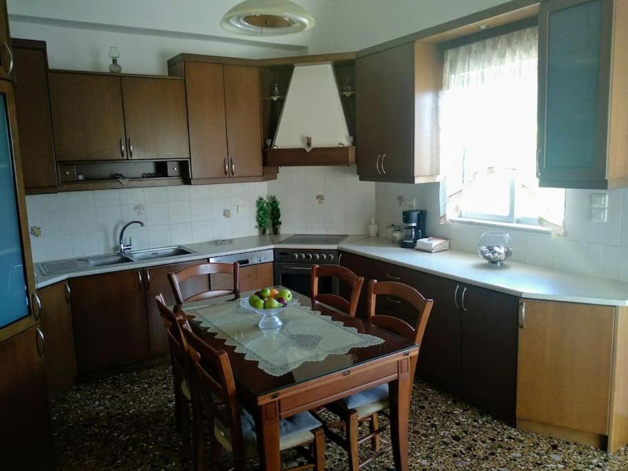 Three-Bedroom House - Photo 5