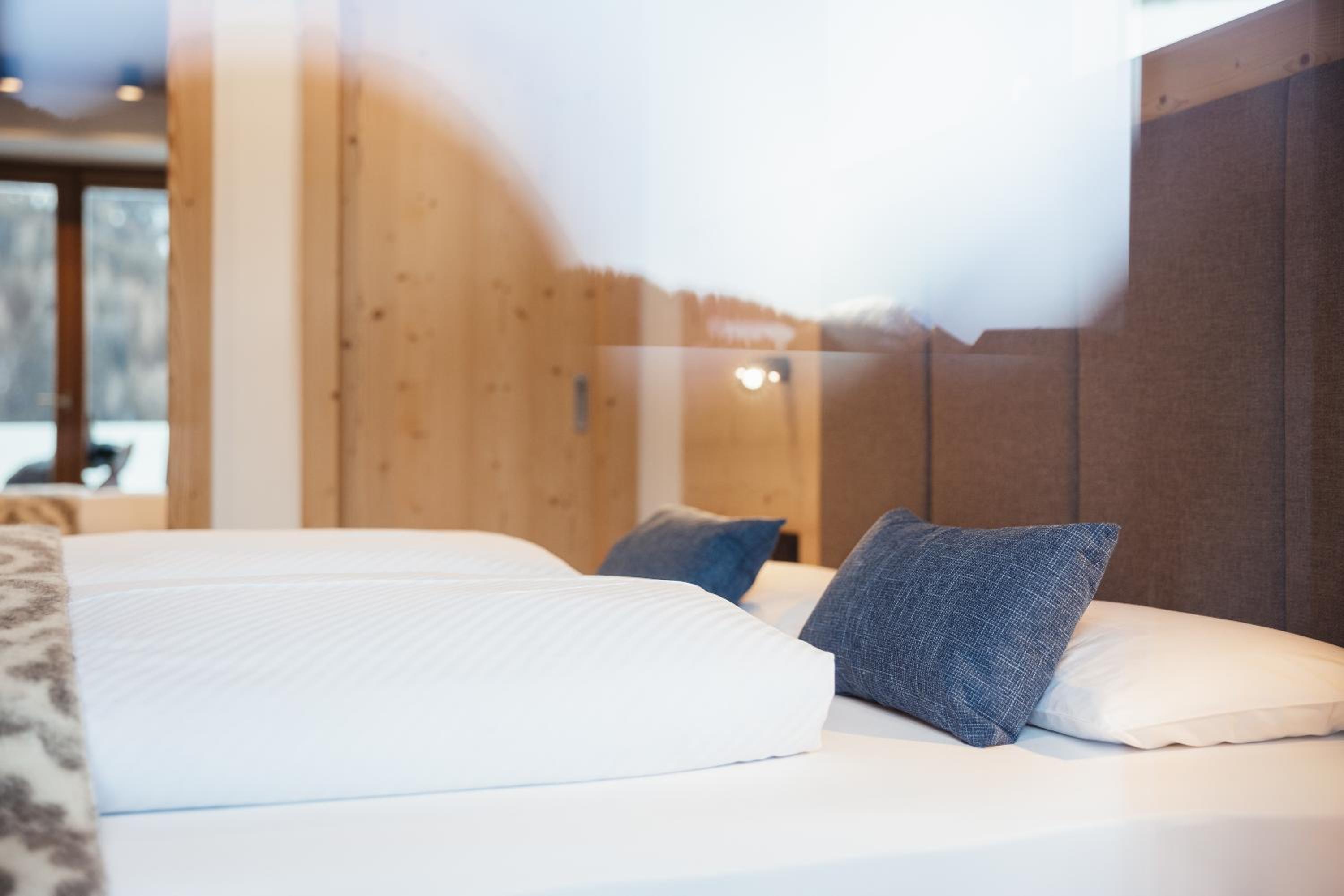 Standard Double or Twin Room with Balcony - Photo 11