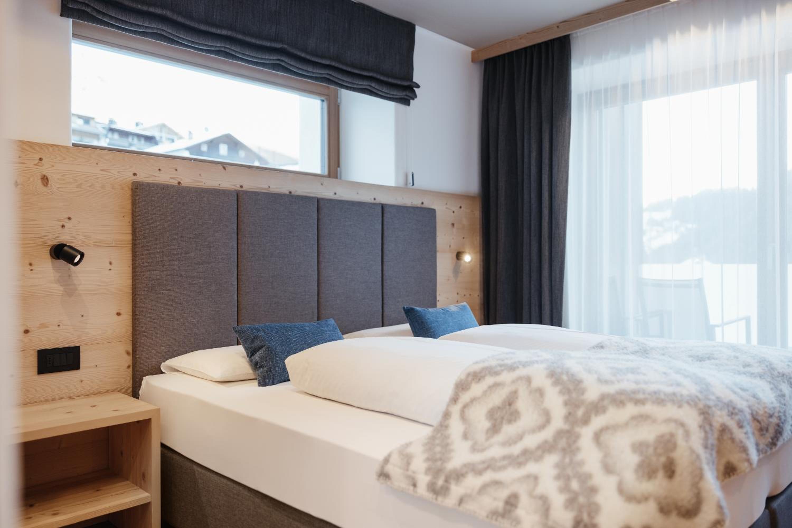 Standard Double or Twin Room with Balcony - Photo 13