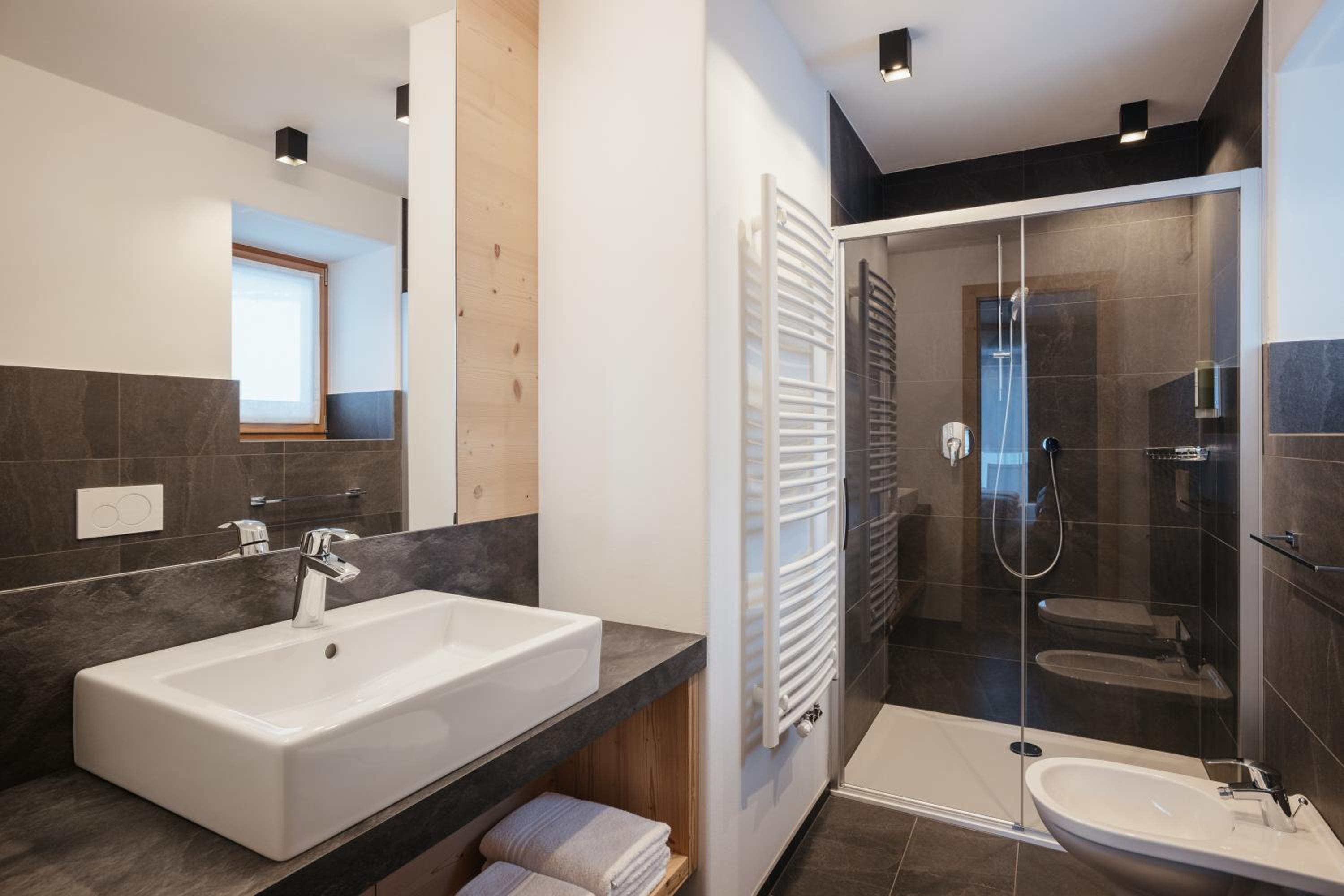 Standard Double or Twin Room with Balcony - Photo 10
