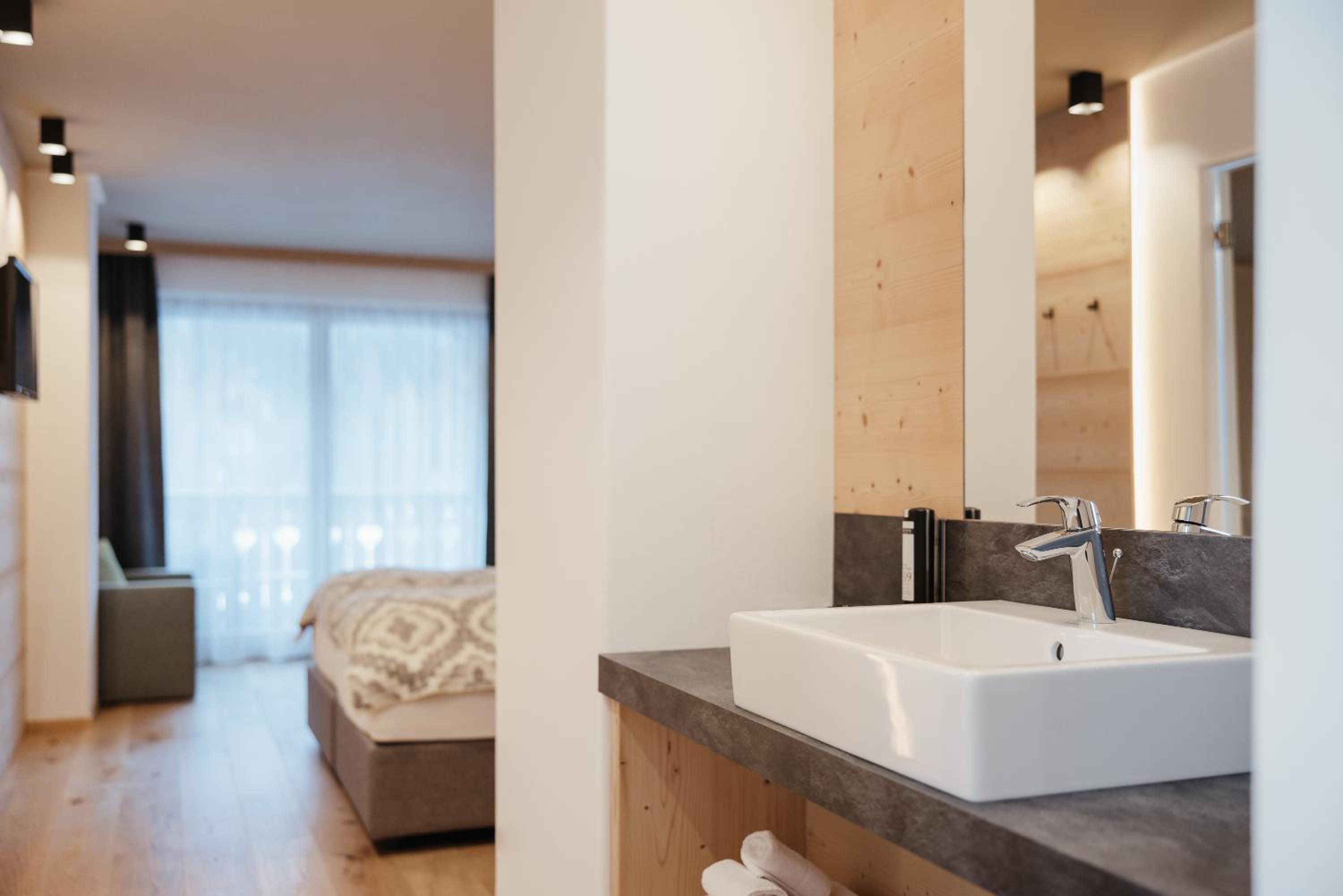 Superior Double or Twin Room with Balcony - Photo 28