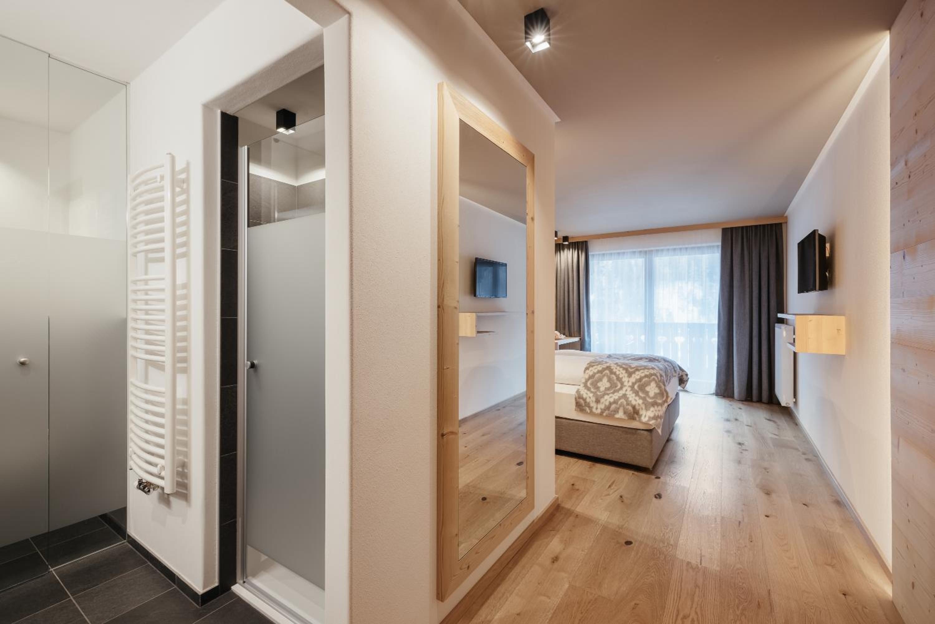 Superior Double or Twin Room with Balcony - Photo 17