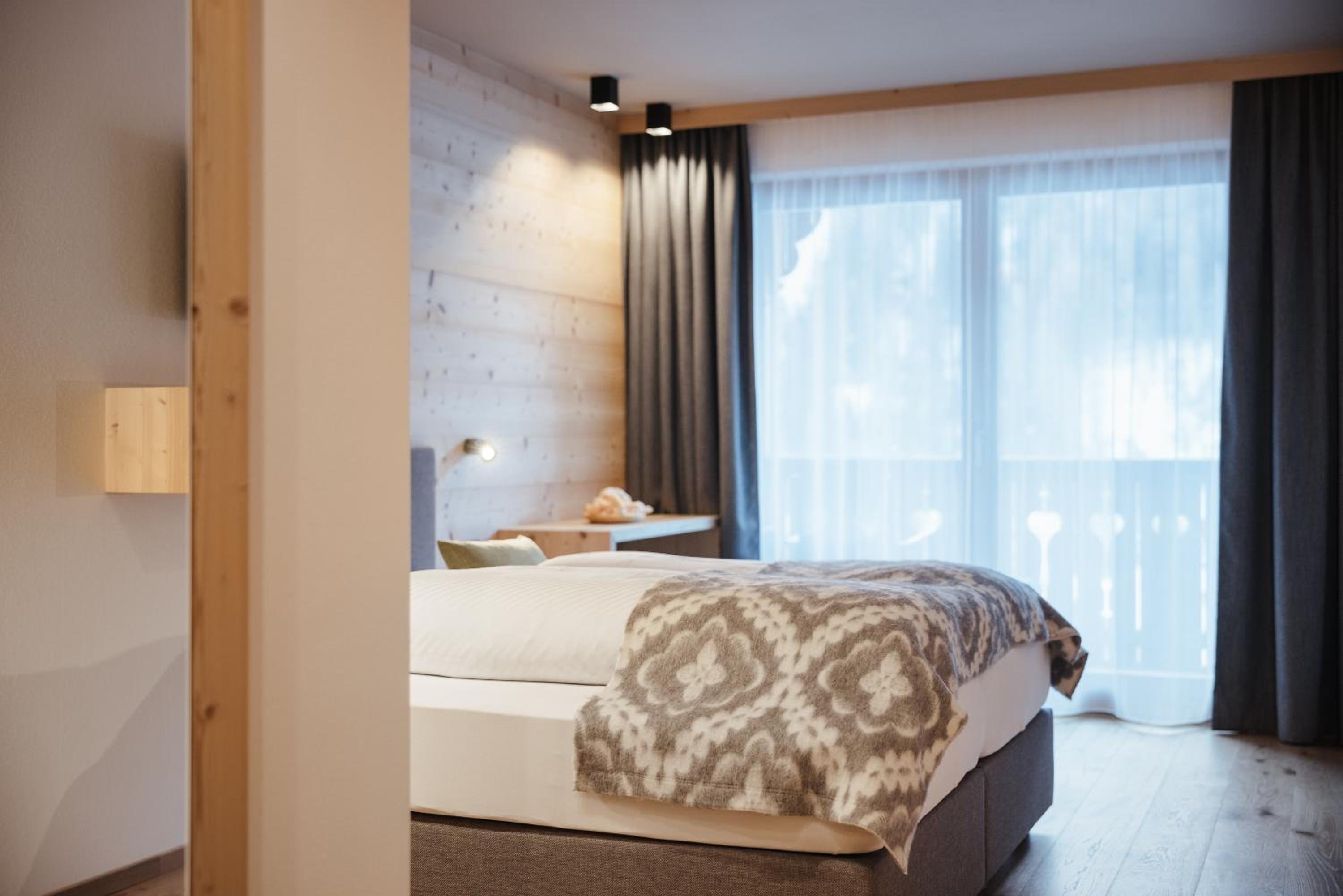 Standard Double or Twin Room with Balcony - Photo 6