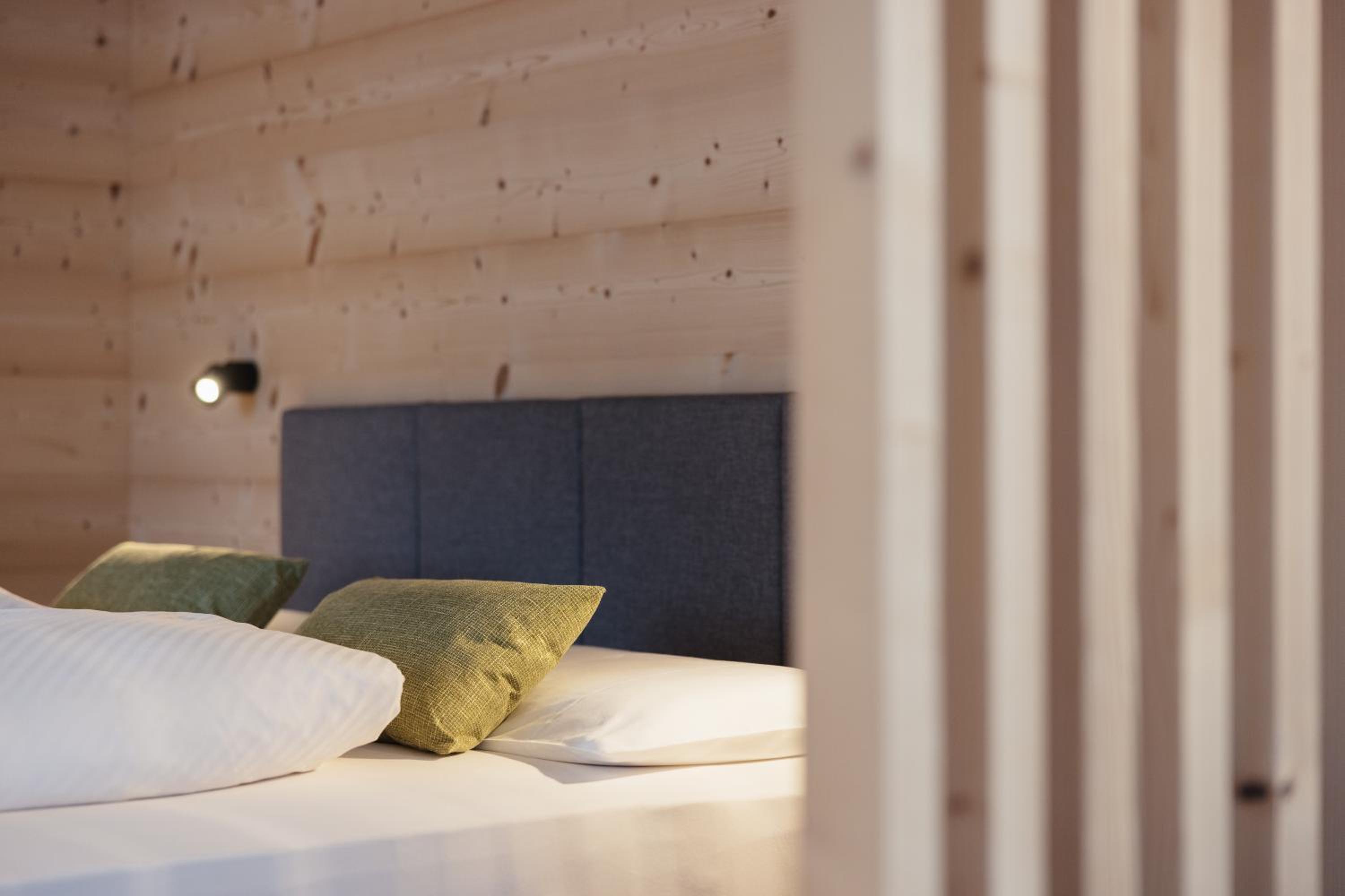 Standard Double or Twin Room with Balcony - Photo 8