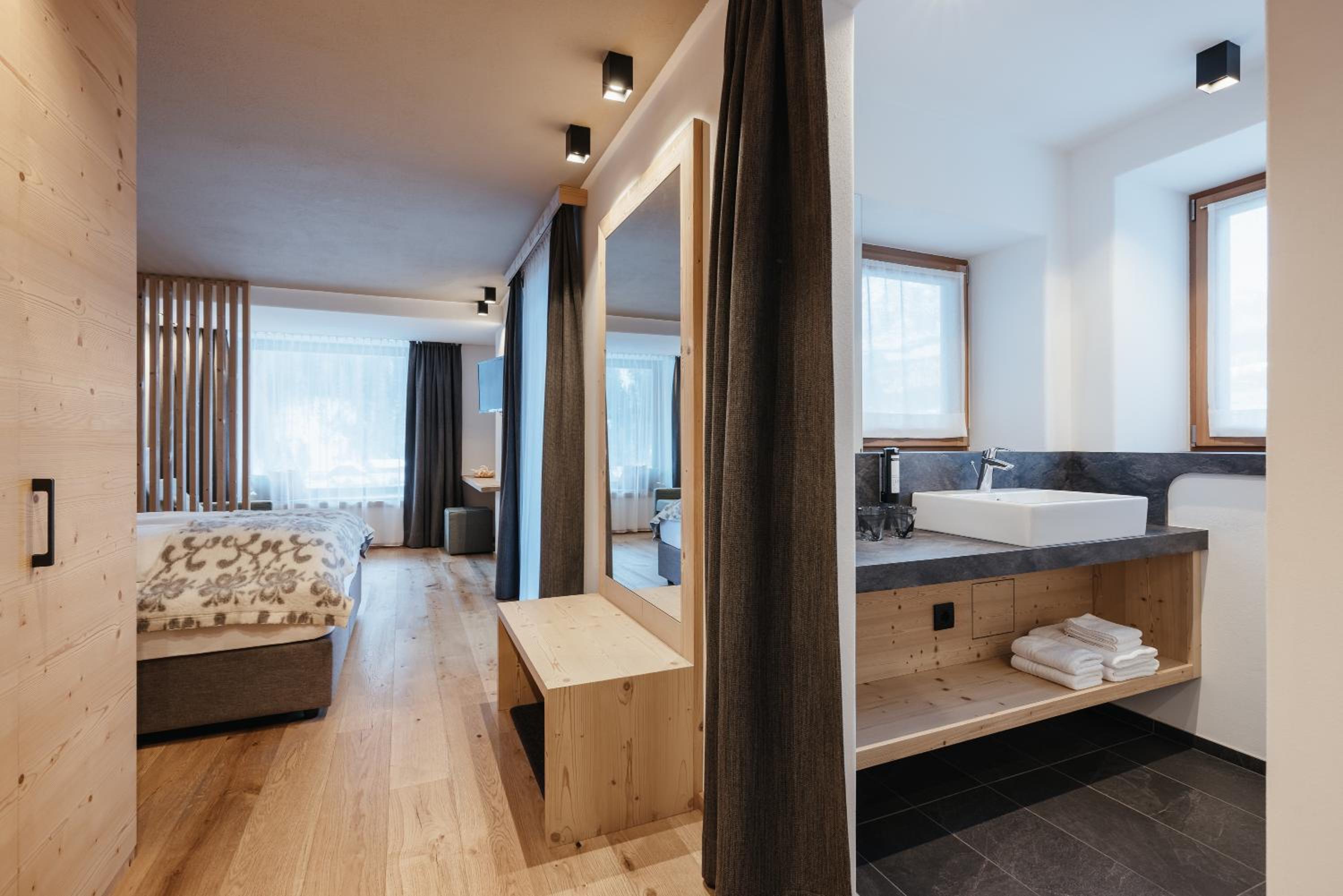 Superior Double or Twin Room with Balcony - Photo 18