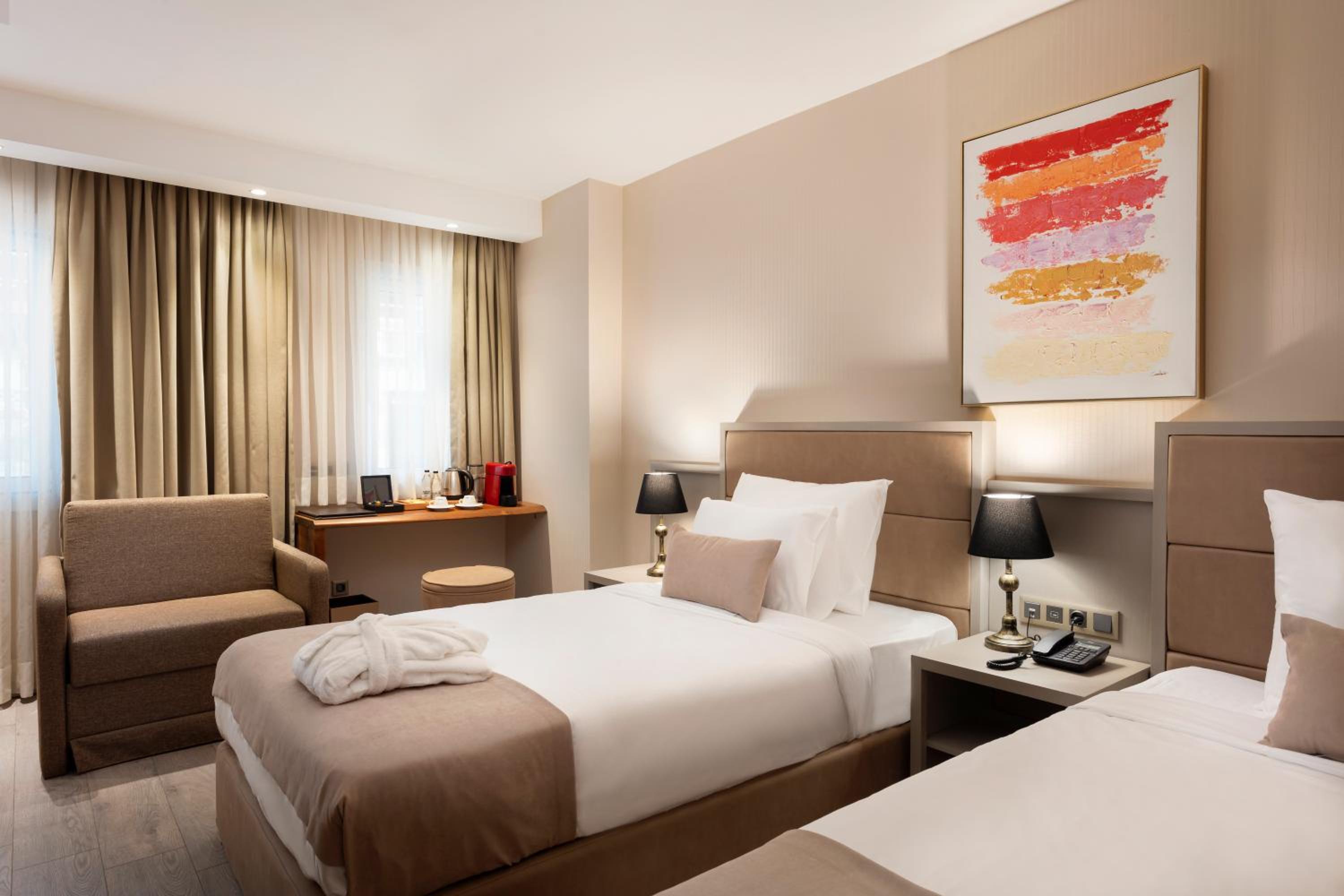 Deluxe Twin Room photo 2