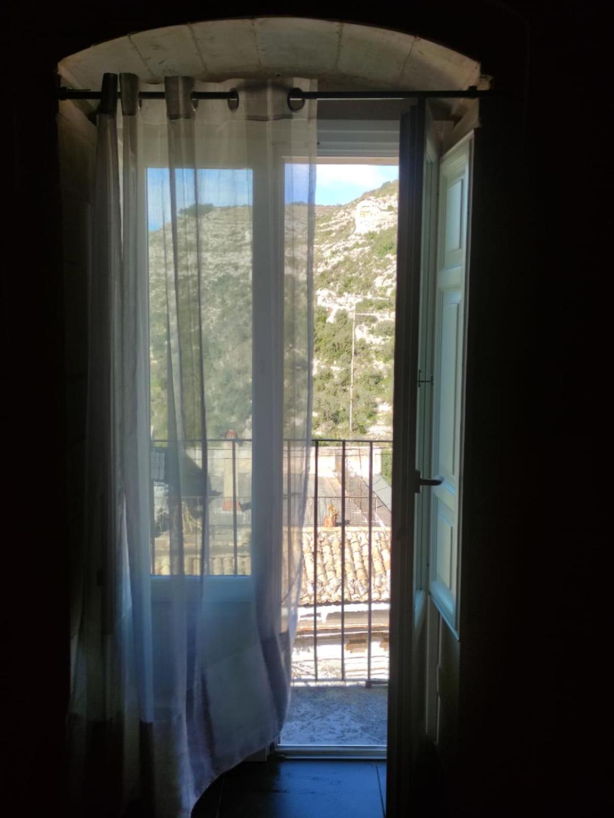 One-Bedroom House - Photo 16