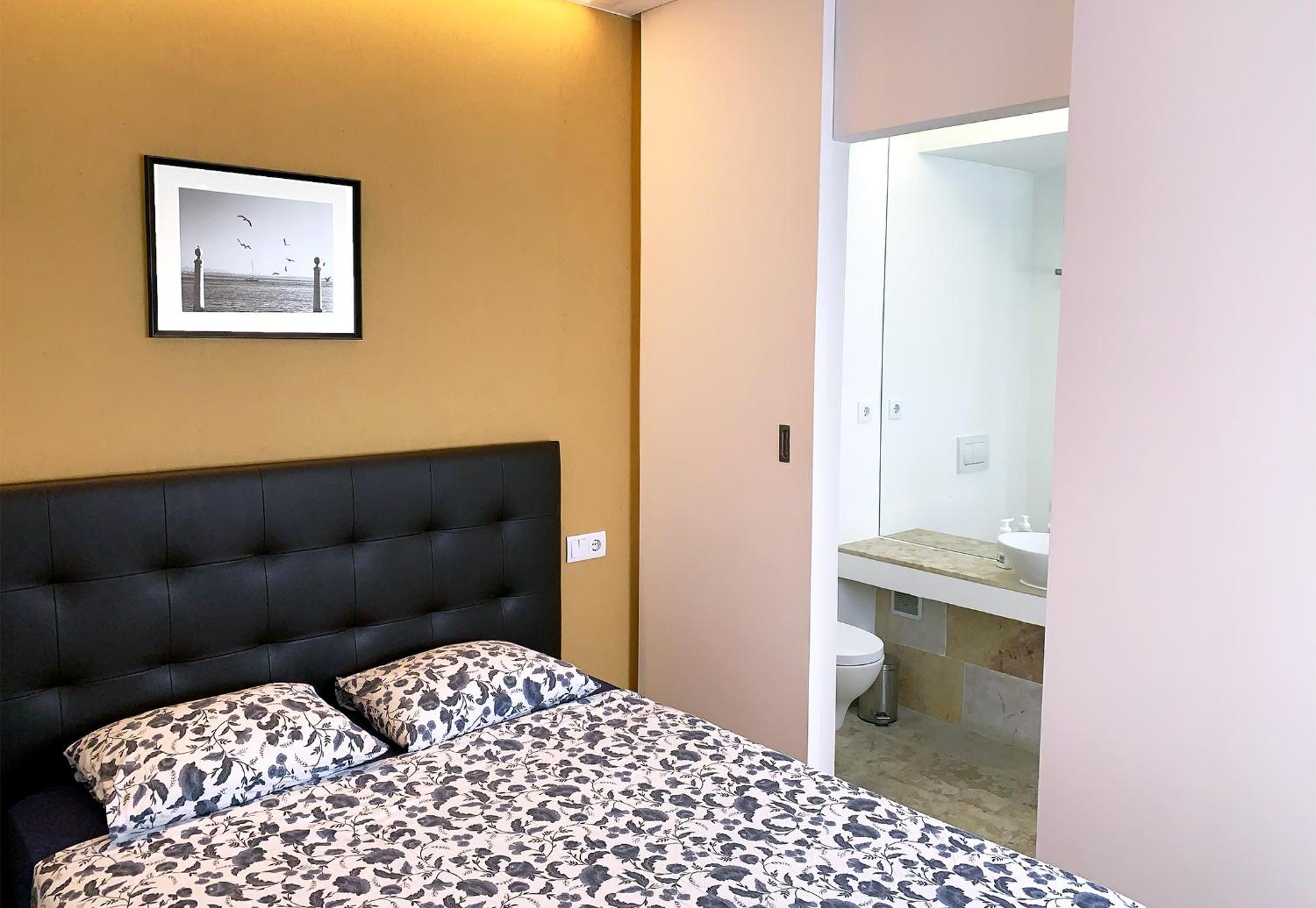Apartment with Terrace - Photo 2